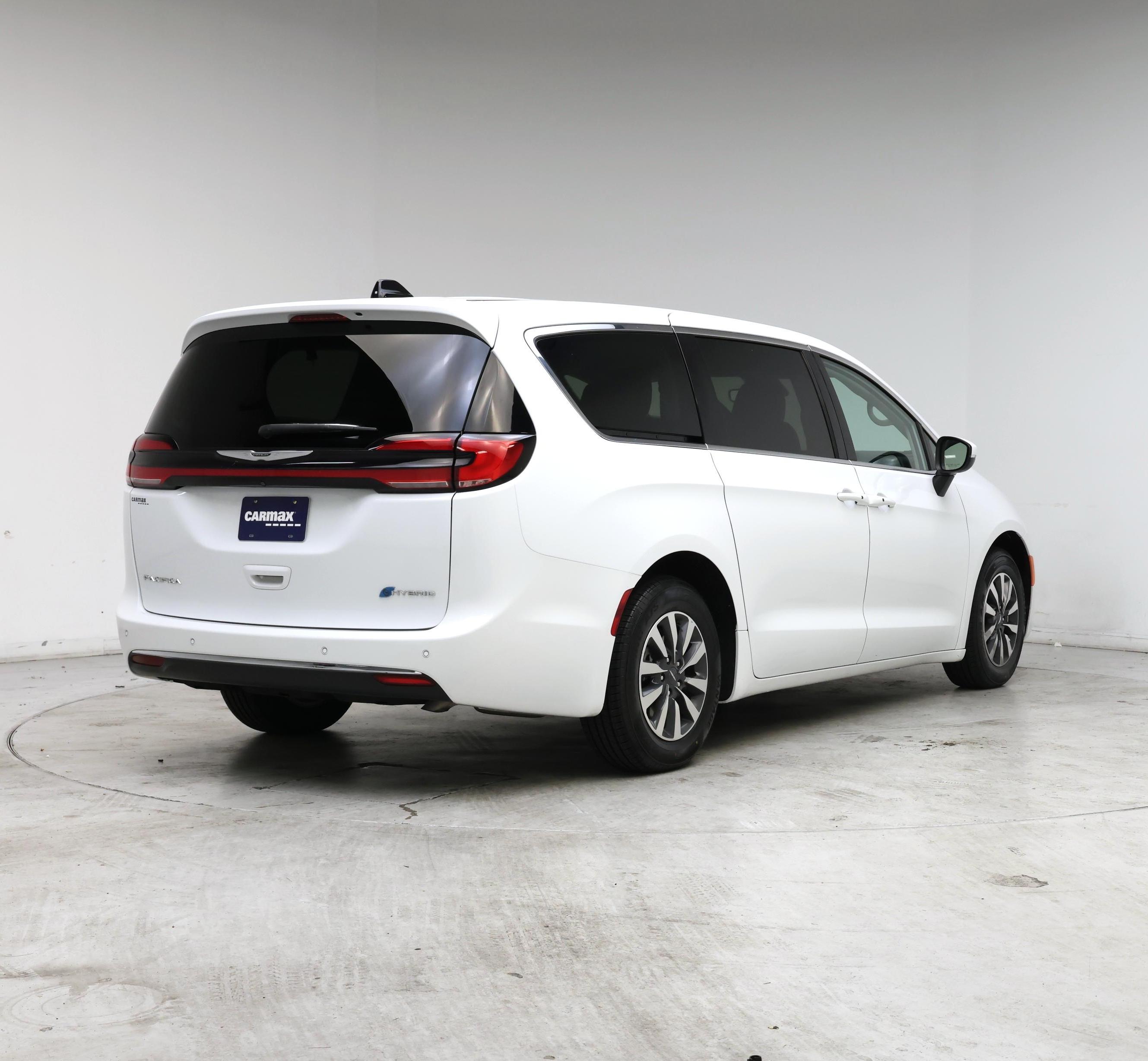 Thumbnail: 2023 Chrysler Pacifica - 8
