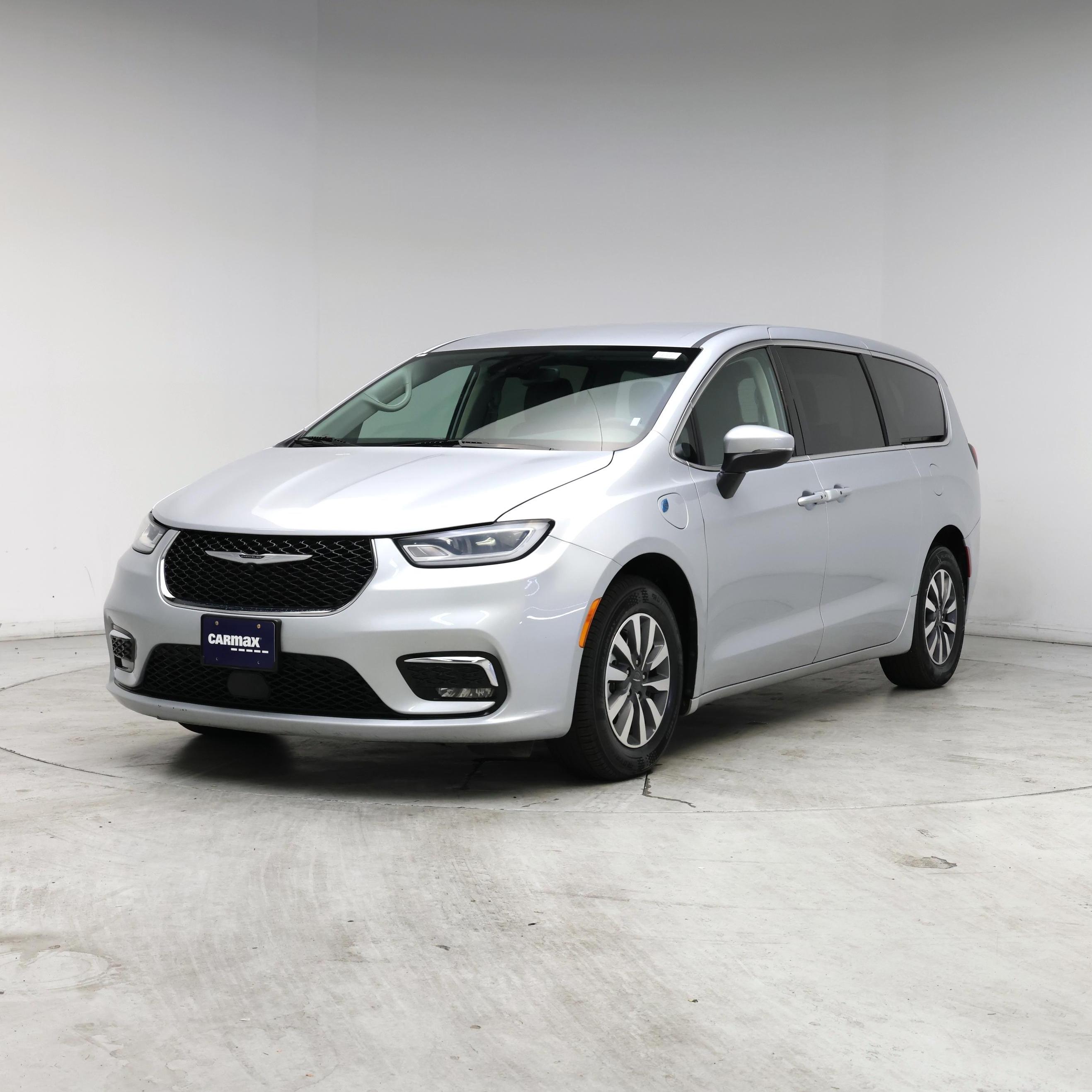 Thumbnail: 2023 Chrysler Pacifica - 4