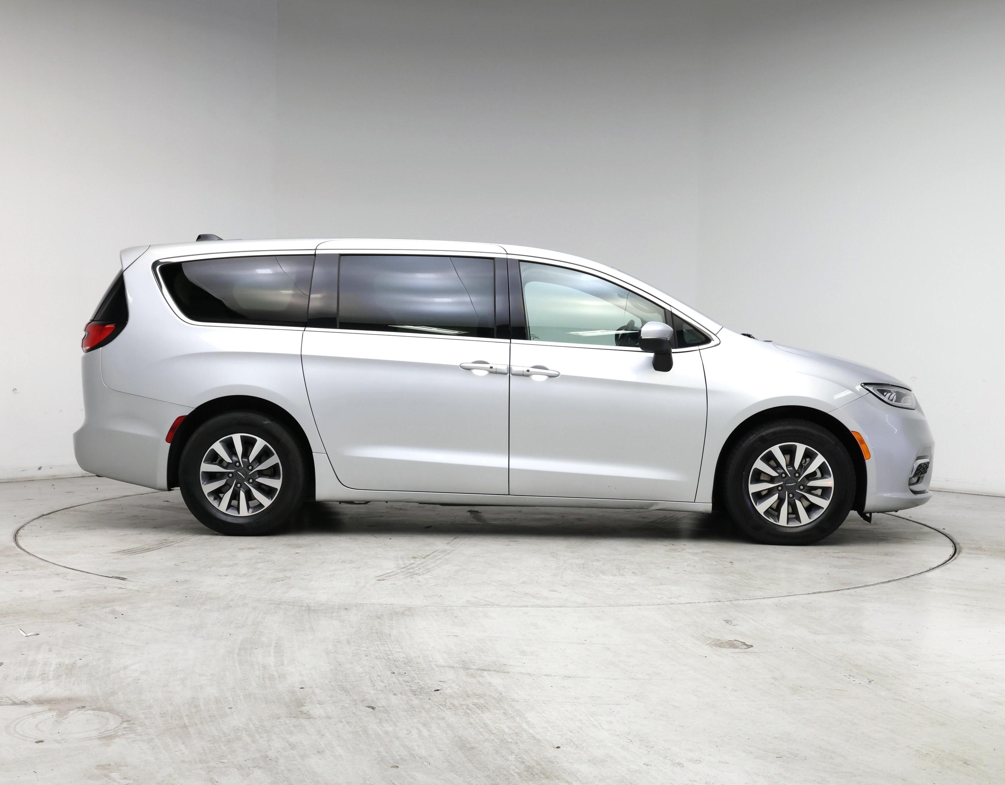Thumbnail: 2023 Chrysler Pacifica - 7
