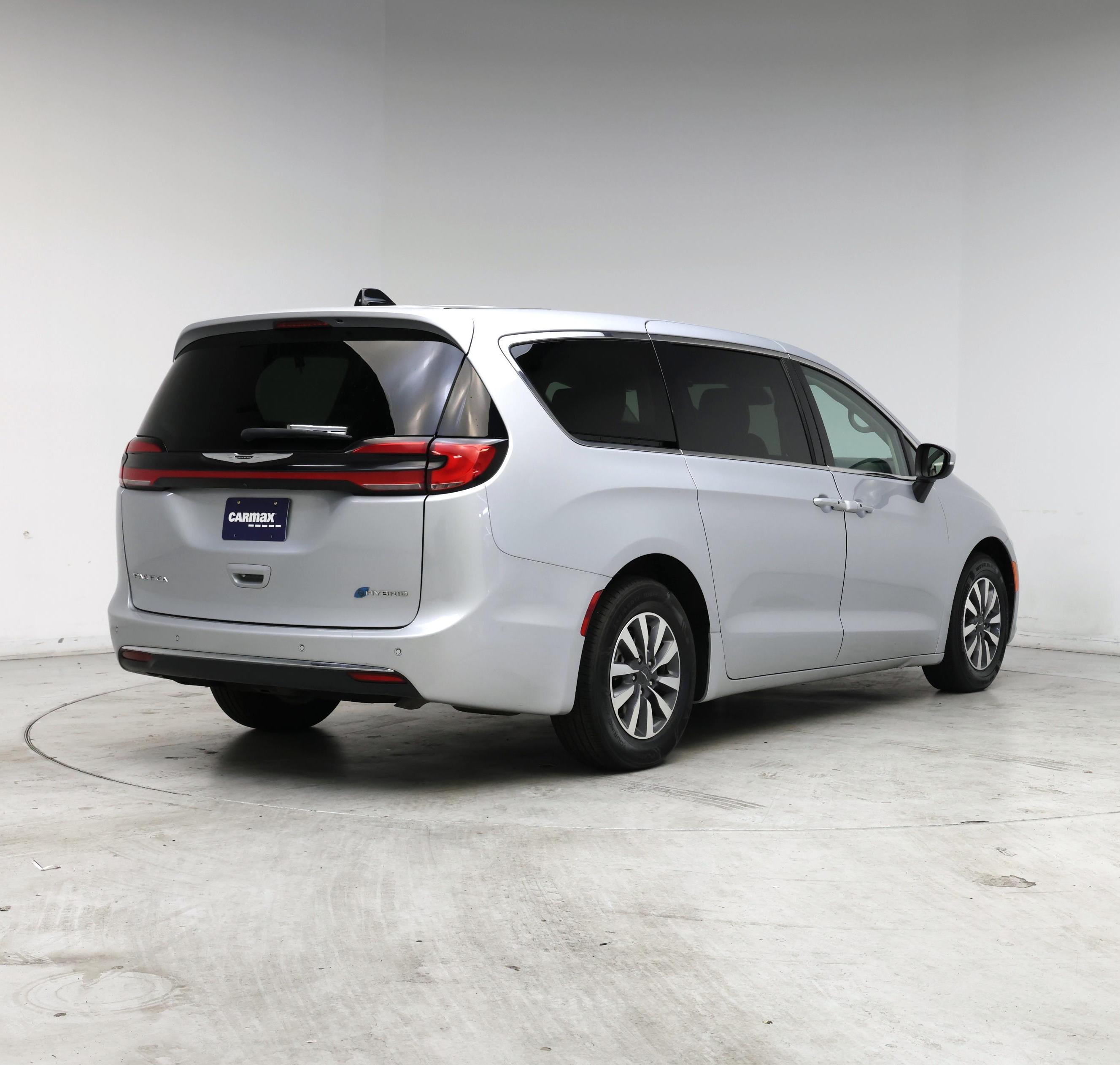 Thumbnail: 2023 Chrysler Pacifica - 8