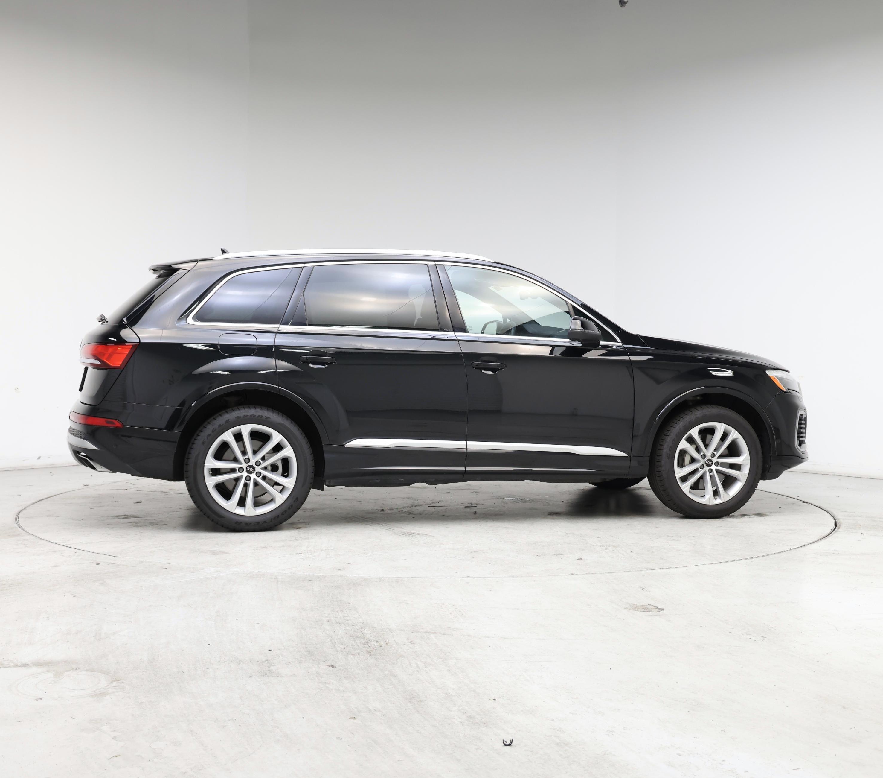 Thumbnail: 2025 Audi Q7 - 7
