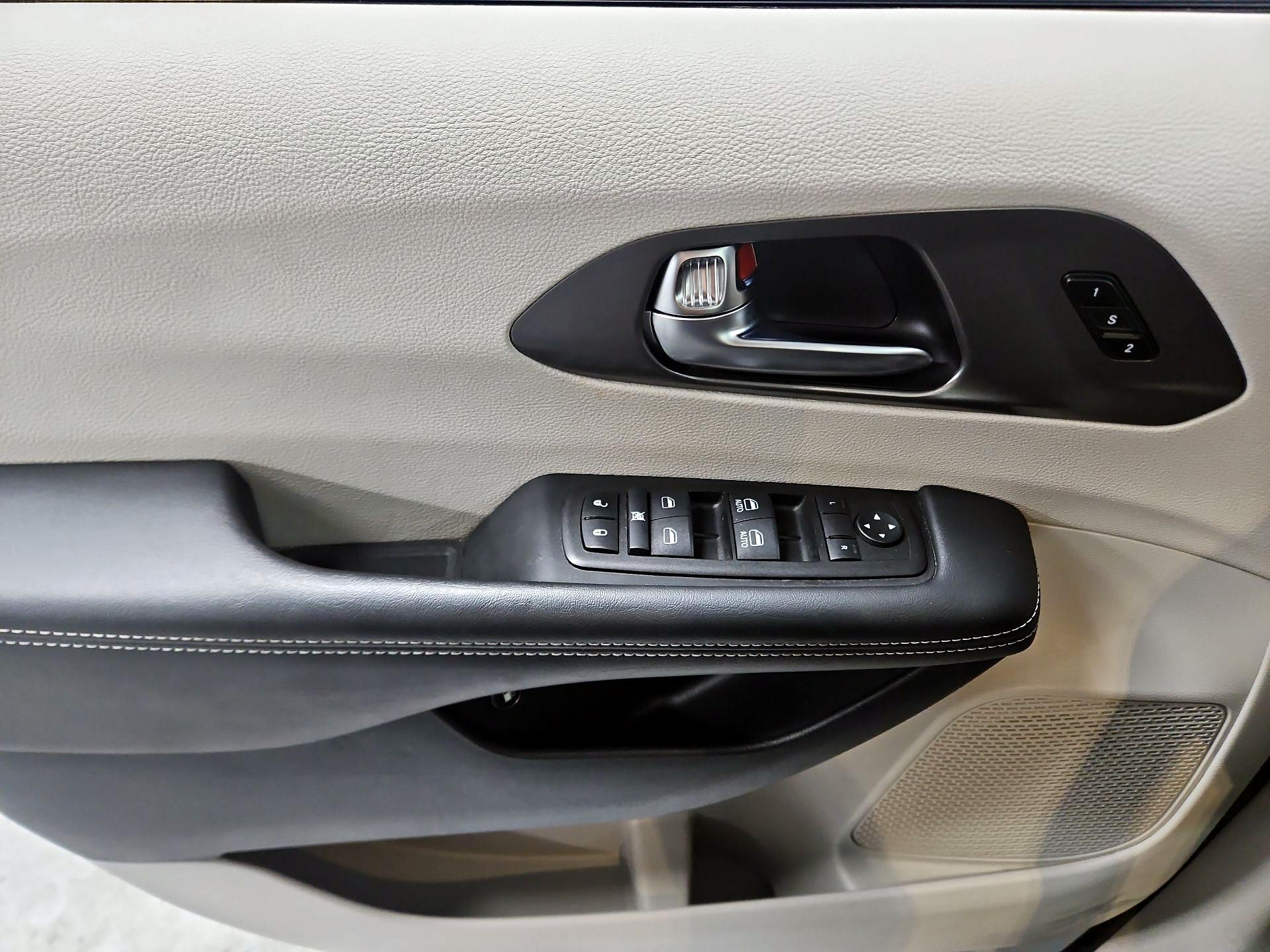 Thumbnail: 2024 Chrysler Pacifica - 12