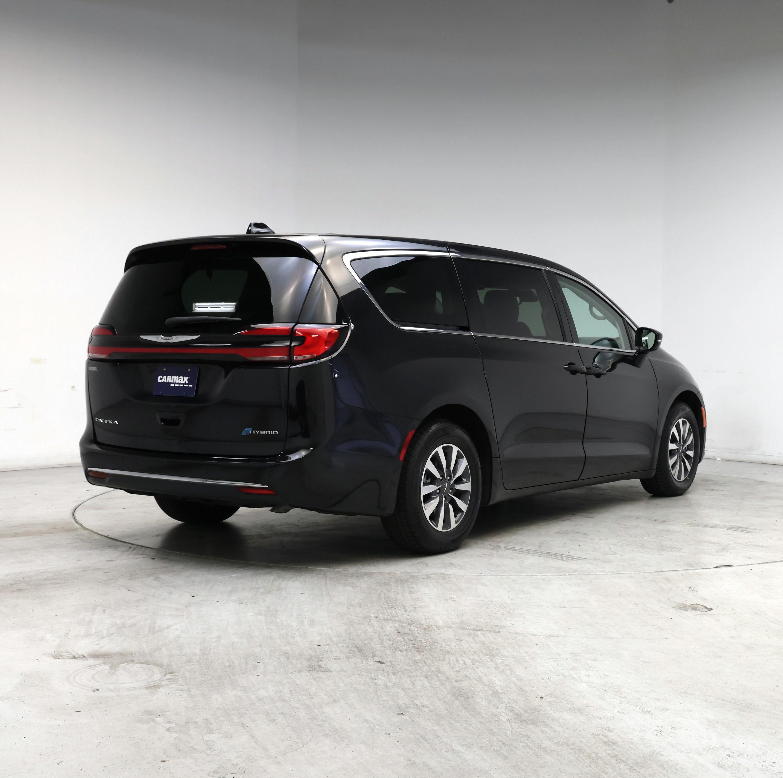 Thumbnail: 2024 Chrysler Pacifica - 8