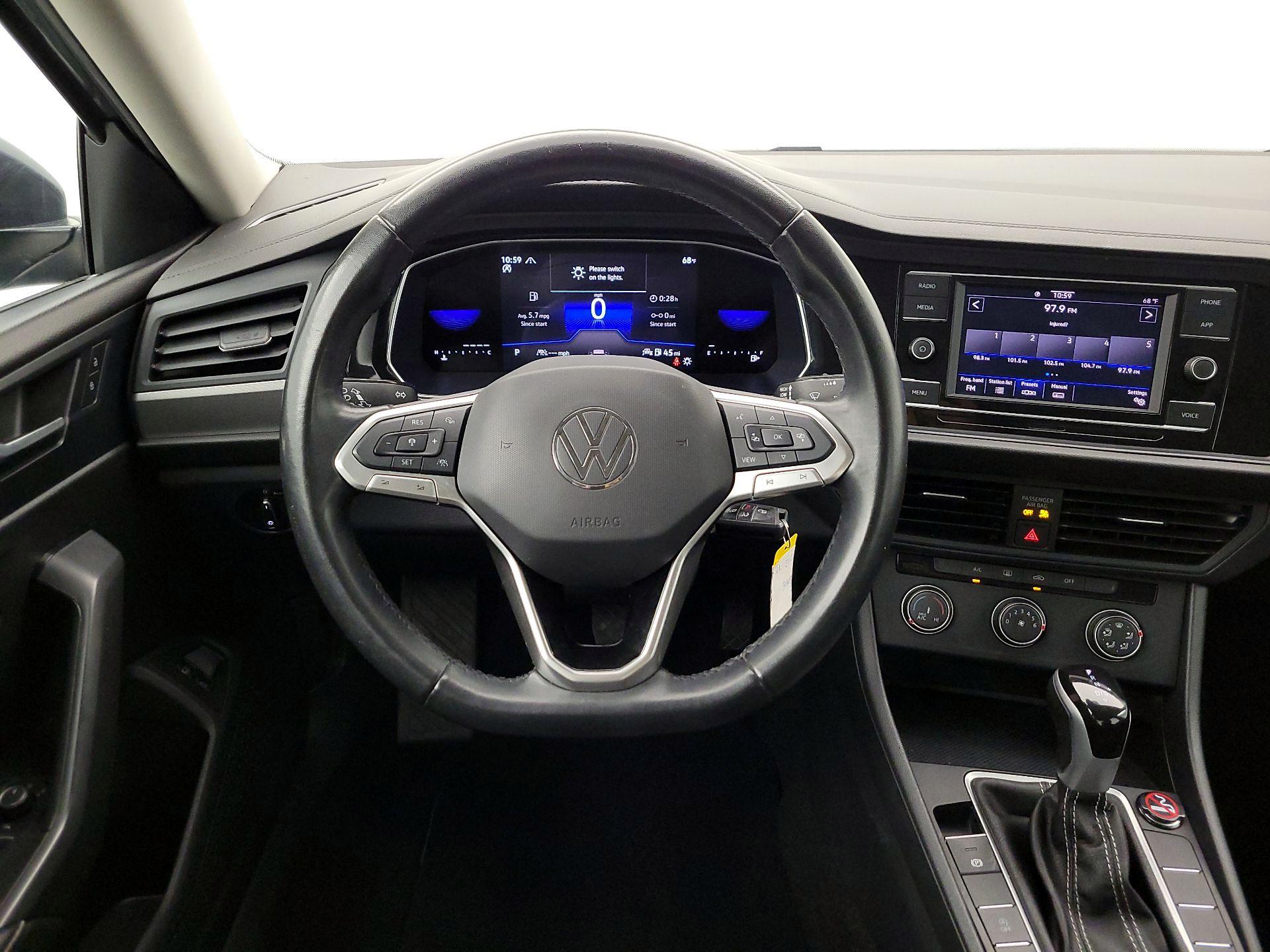 Thumbnail: 2024 Volkswagen Jetta - 10