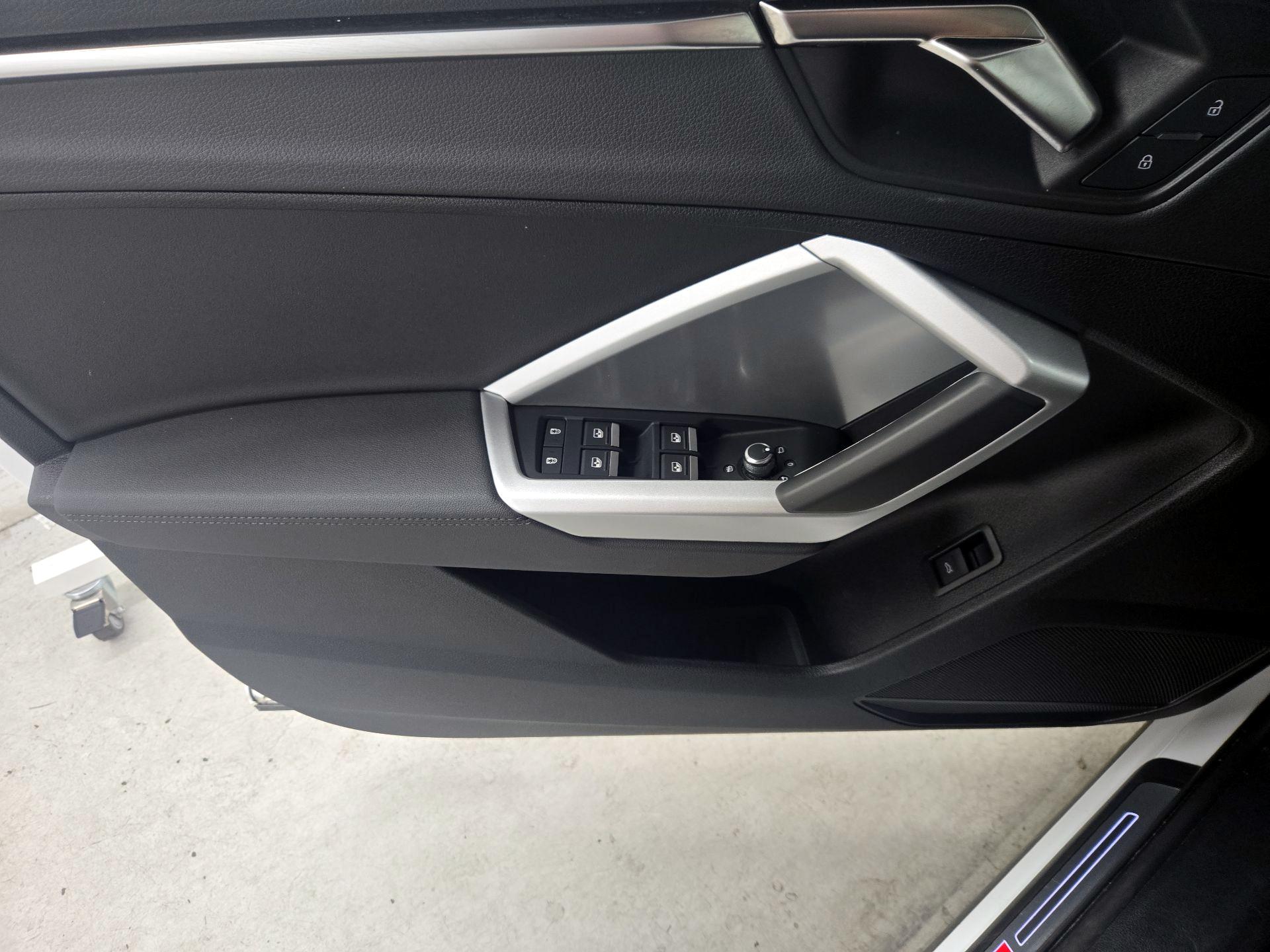 Thumbnail: 2025 Audi Q3 - 12