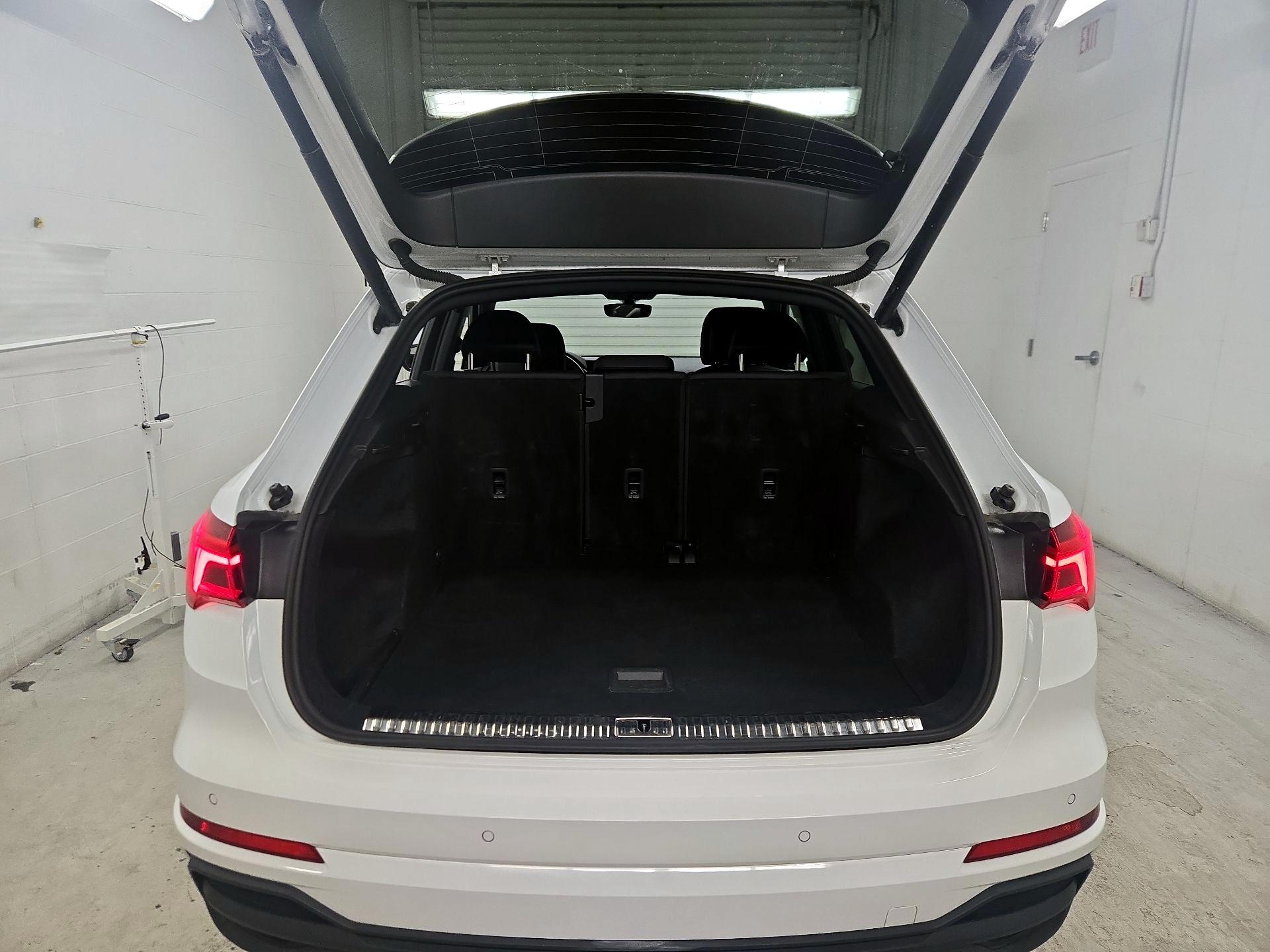 Thumbnail: 2025 Audi Q3 - 20