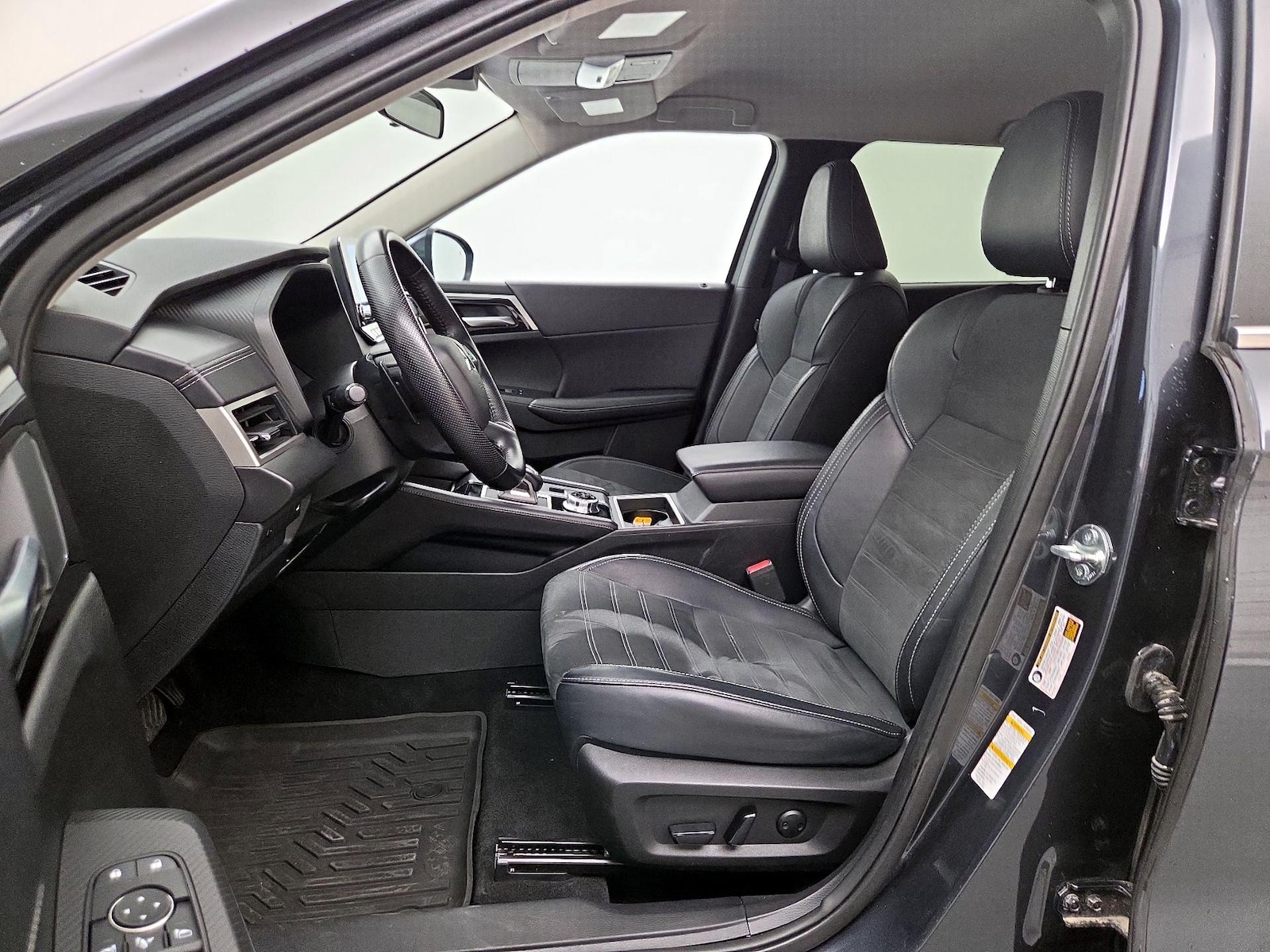 2024 Mitsubishi Outlander SE - Photo 12