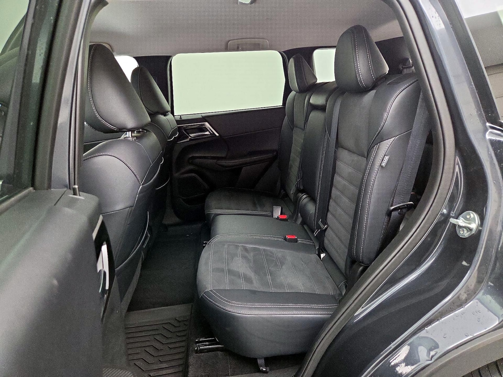 2024 Mitsubishi Outlander SE - Photo 21