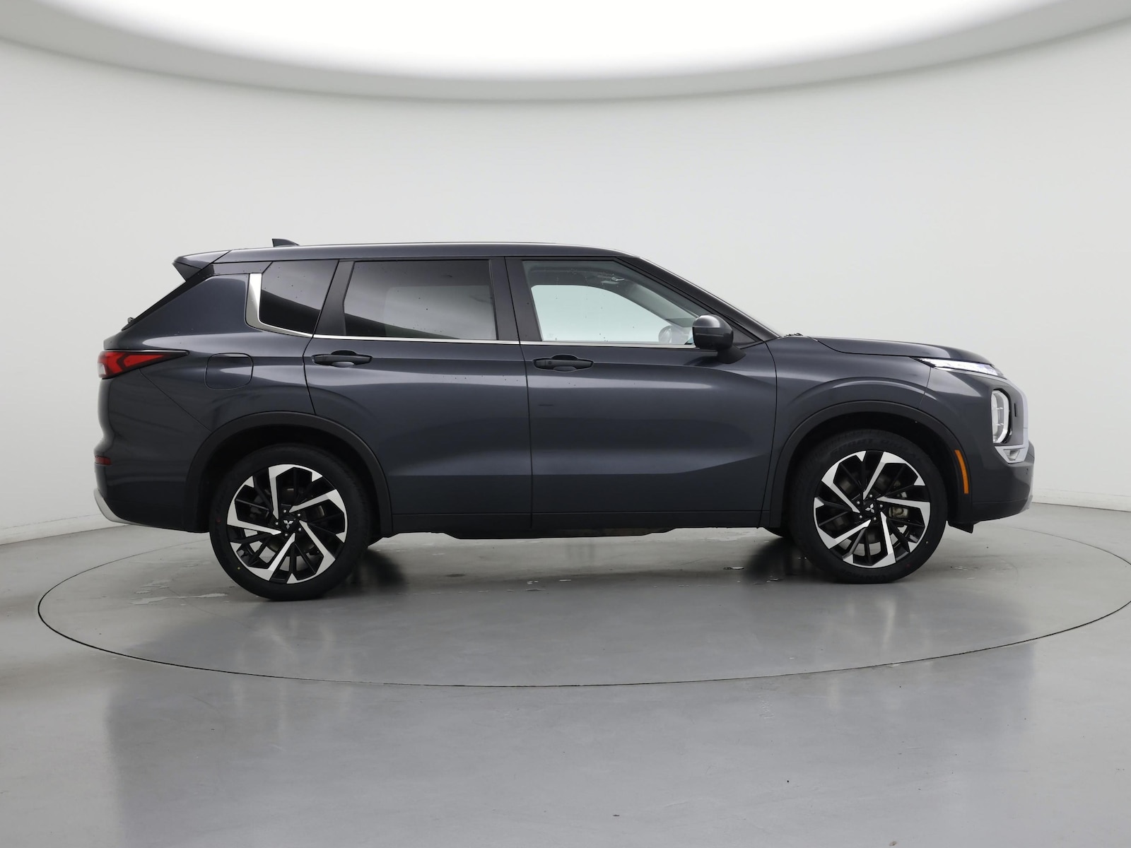 2024 Mitsubishi Outlander SE - Photo 8