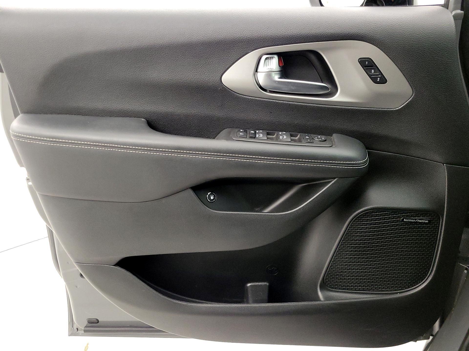 Thumbnail: 2023 Chrysler Pacifica - 12