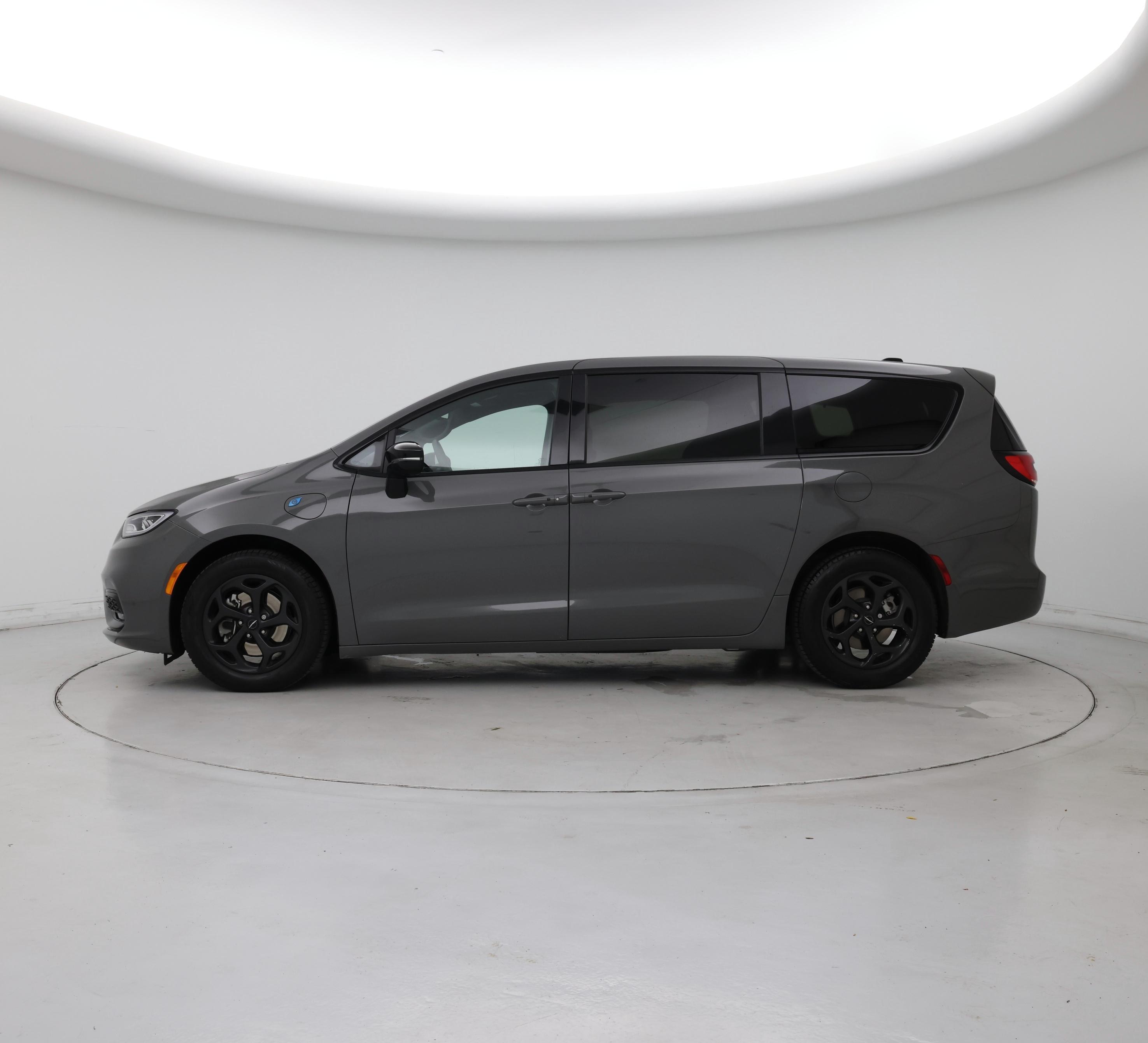 Thumbnail: 2023 Chrysler Pacifica - 3