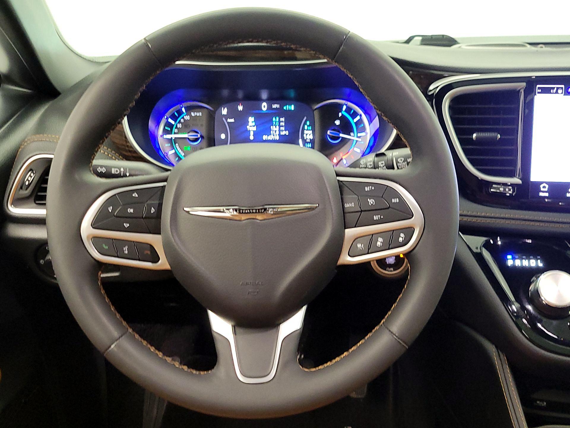 Thumbnail: 2023 Chrysler Pacifica - 10