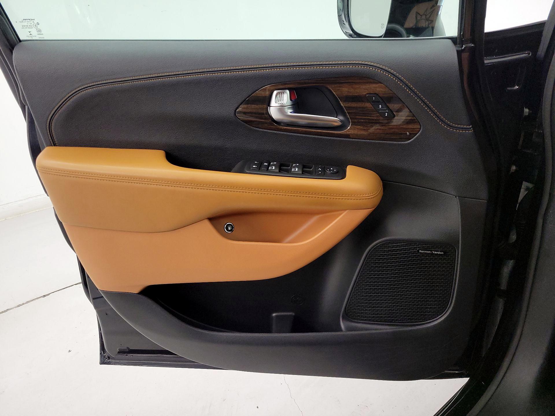 Thumbnail: 2023 Chrysler Pacifica - 12
