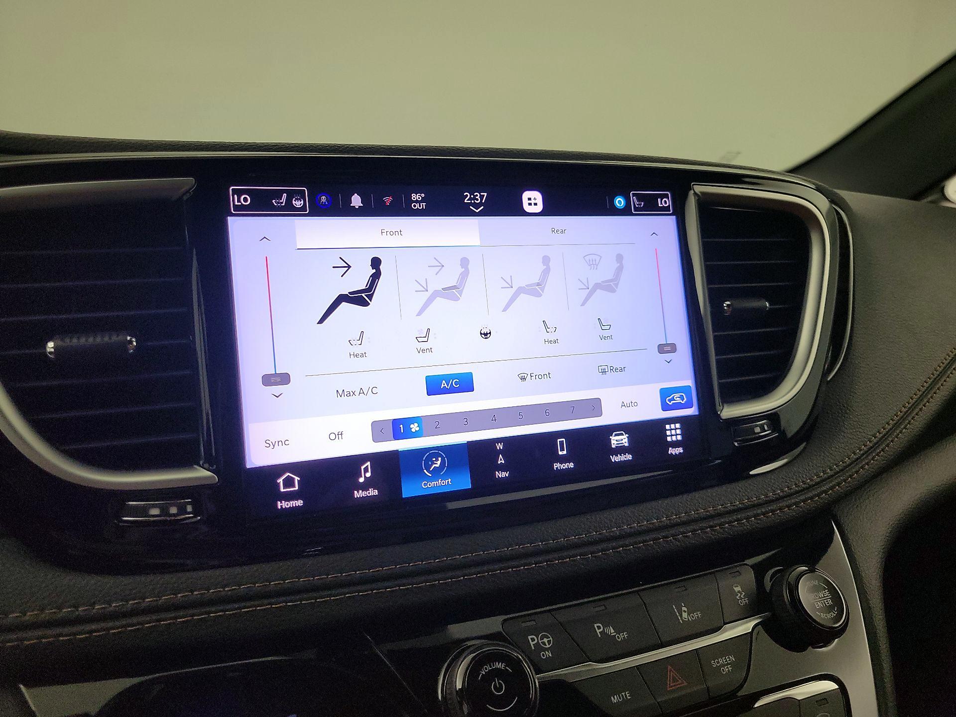 Thumbnail: 2023 Chrysler Pacifica - 17