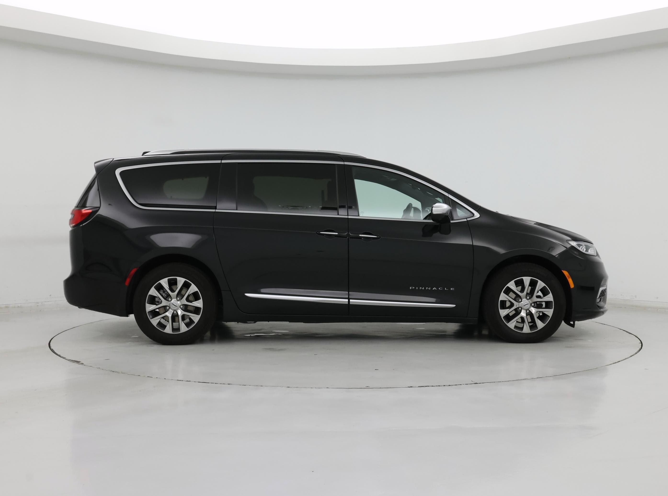 Thumbnail: 2023 Chrysler Pacifica - 7
