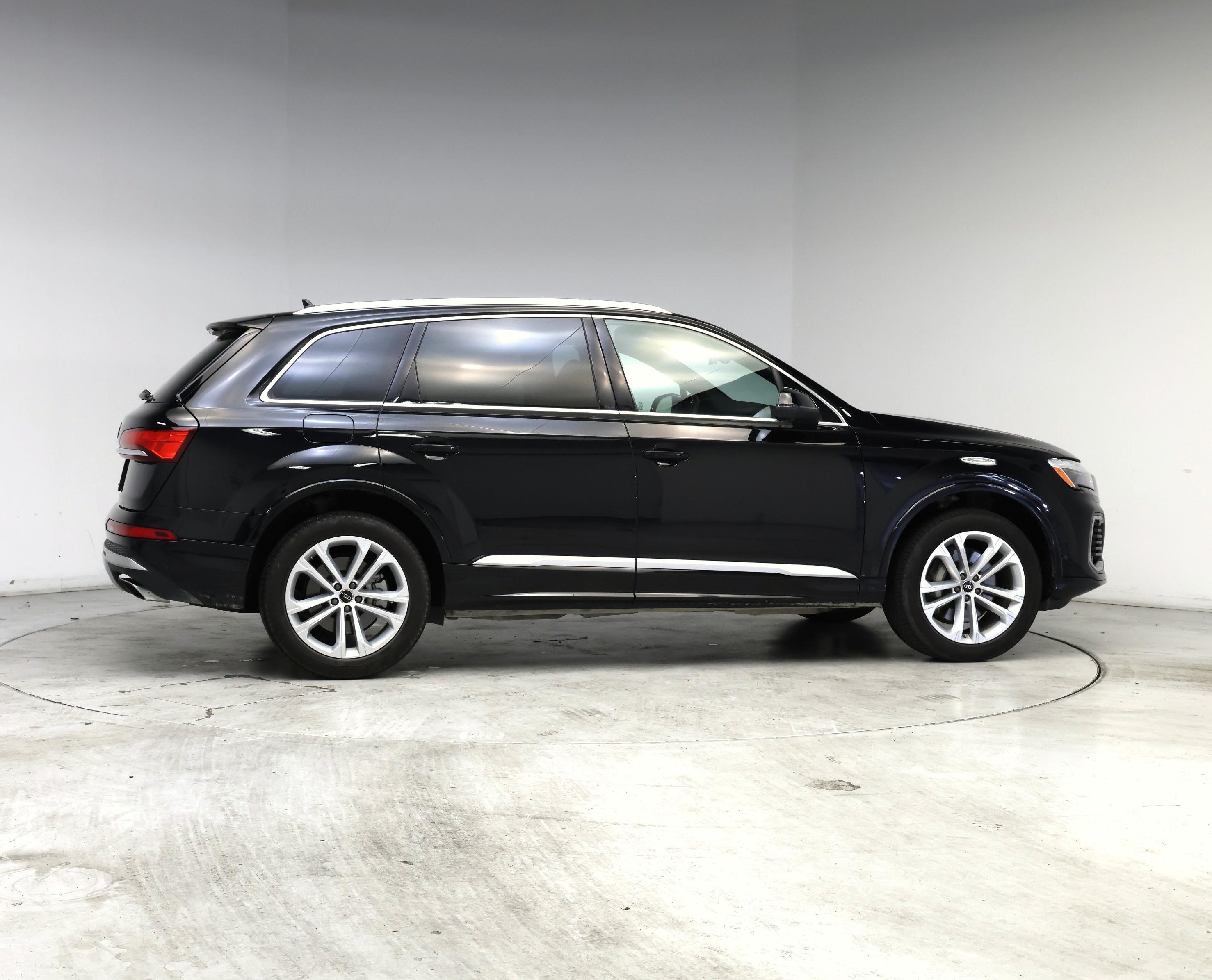 Thumbnail: 2025 Audi Q7 - 7