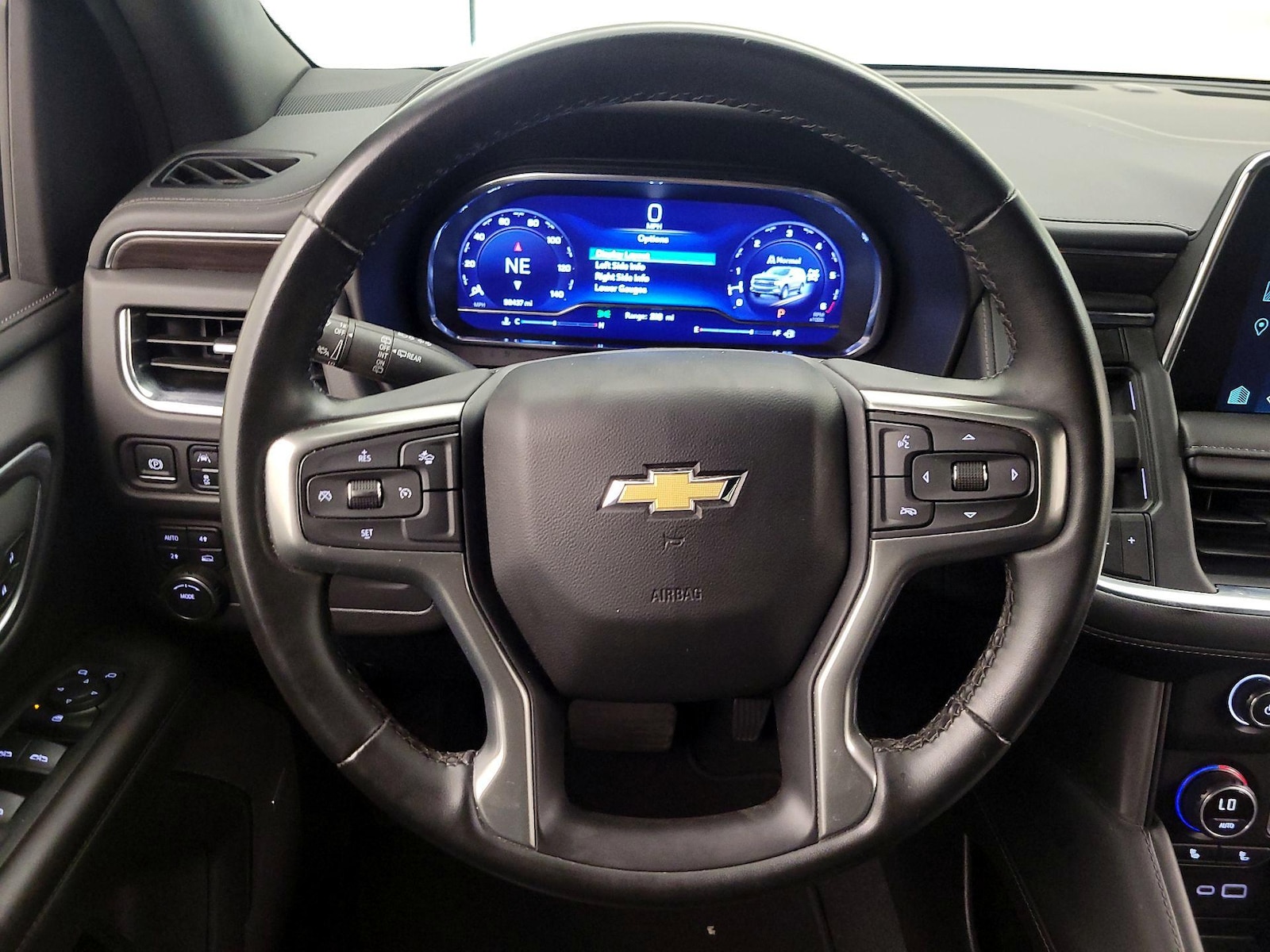 2024 Chevrolet Suburban LT - Photo 11