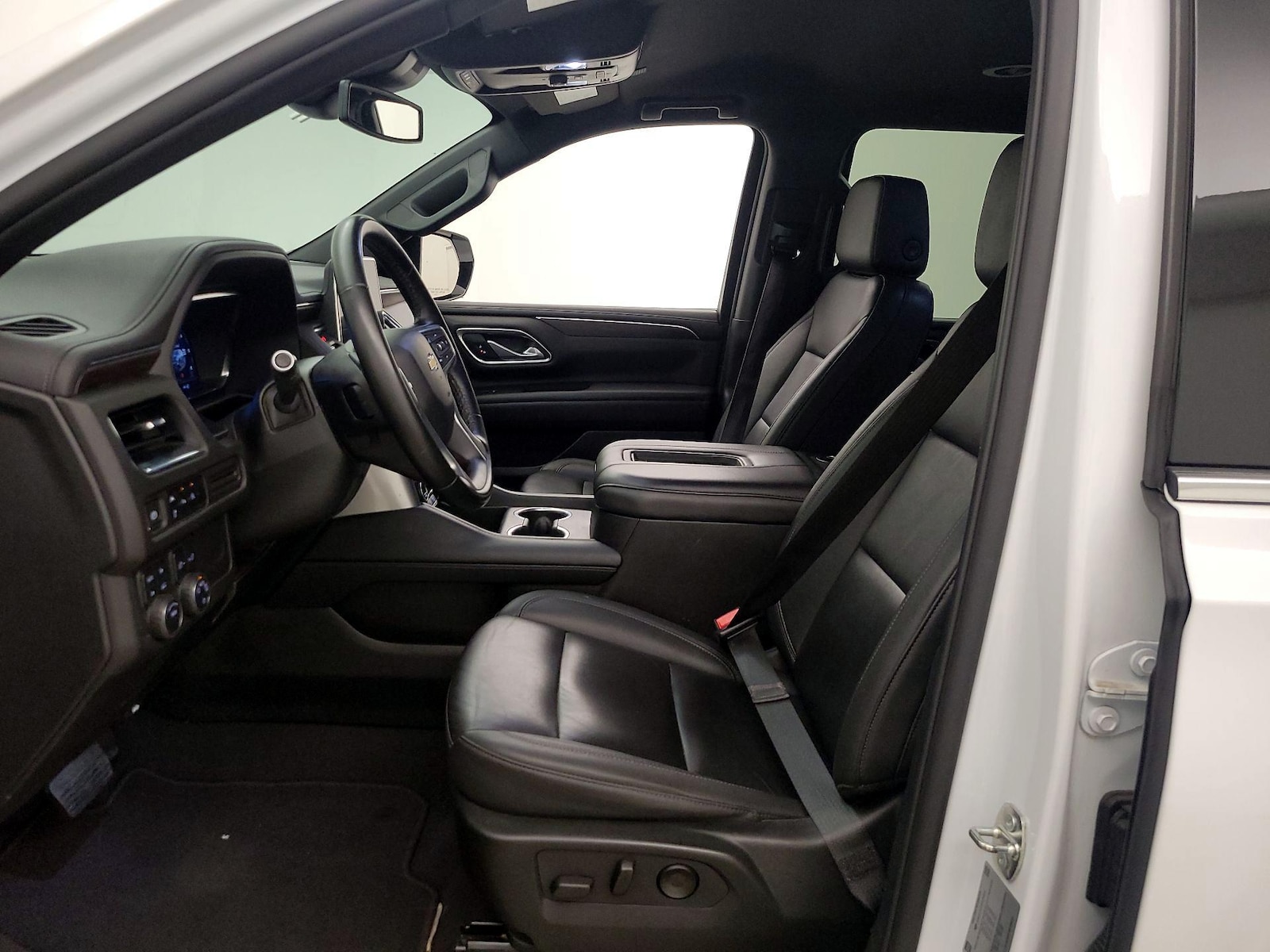 2024 Chevrolet Suburban LT - Photo 12