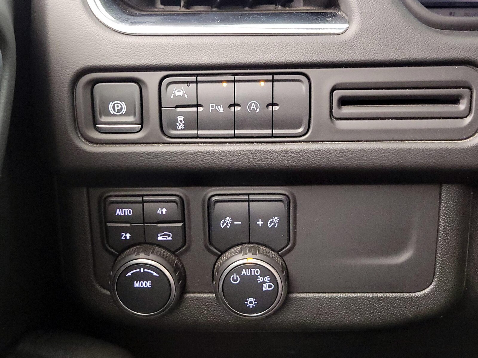 2024 Chevrolet Suburban LT - Photo 14