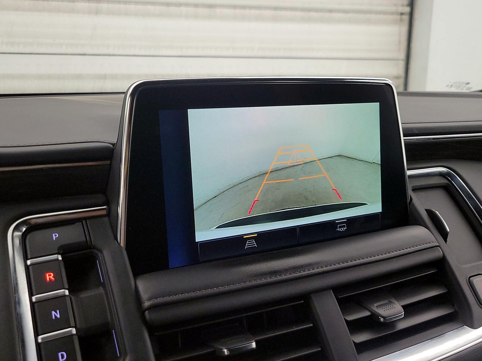 2024 Chevrolet Suburban LT - Photo 15