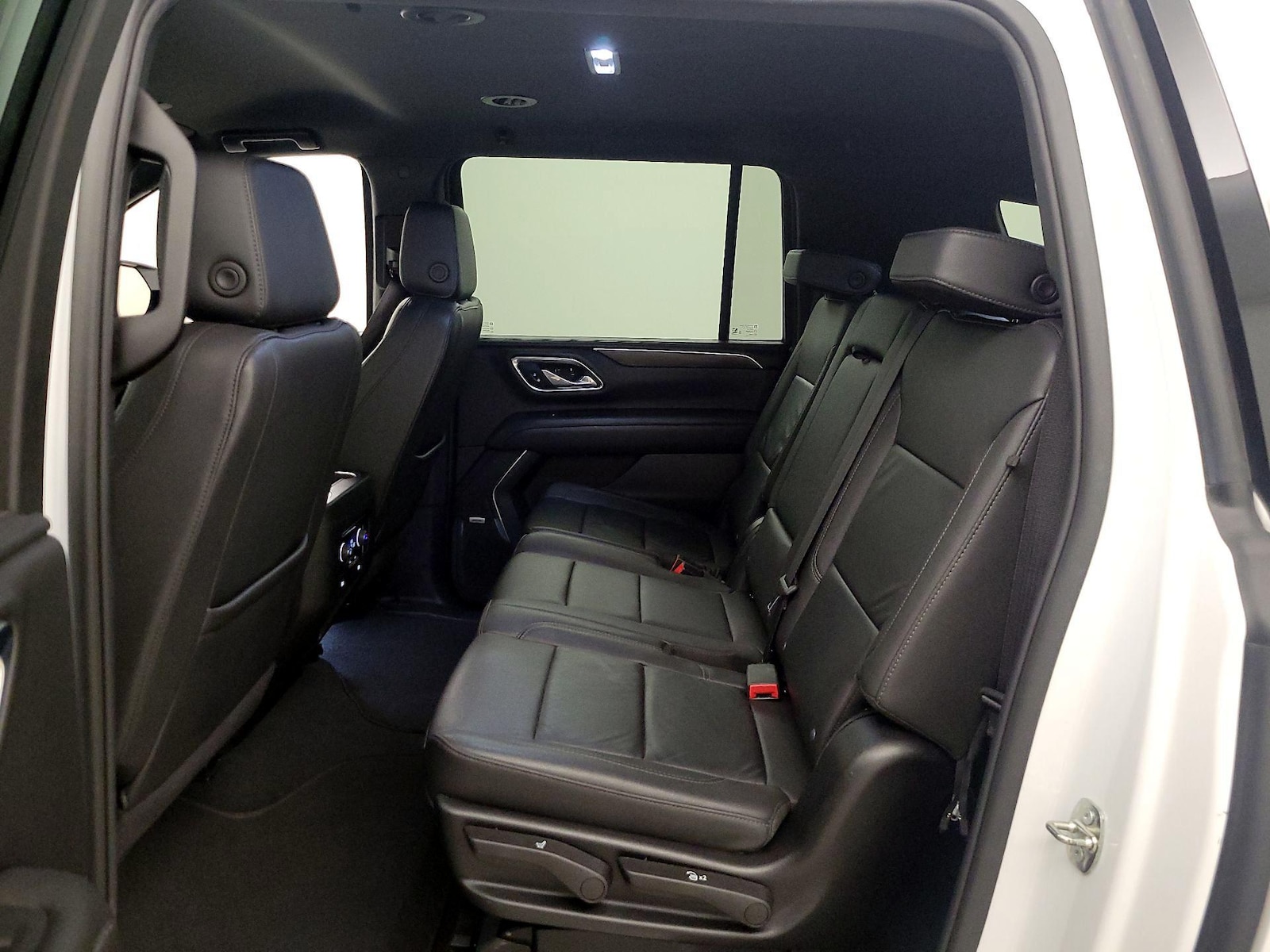 2024 Chevrolet Suburban LT - Photo 20