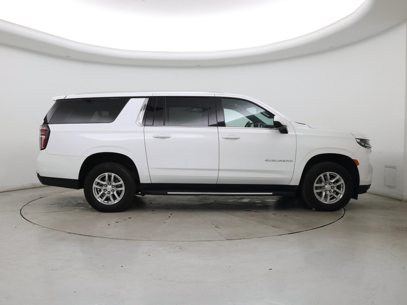 2024 Chevrolet Suburban LT - Photo 8