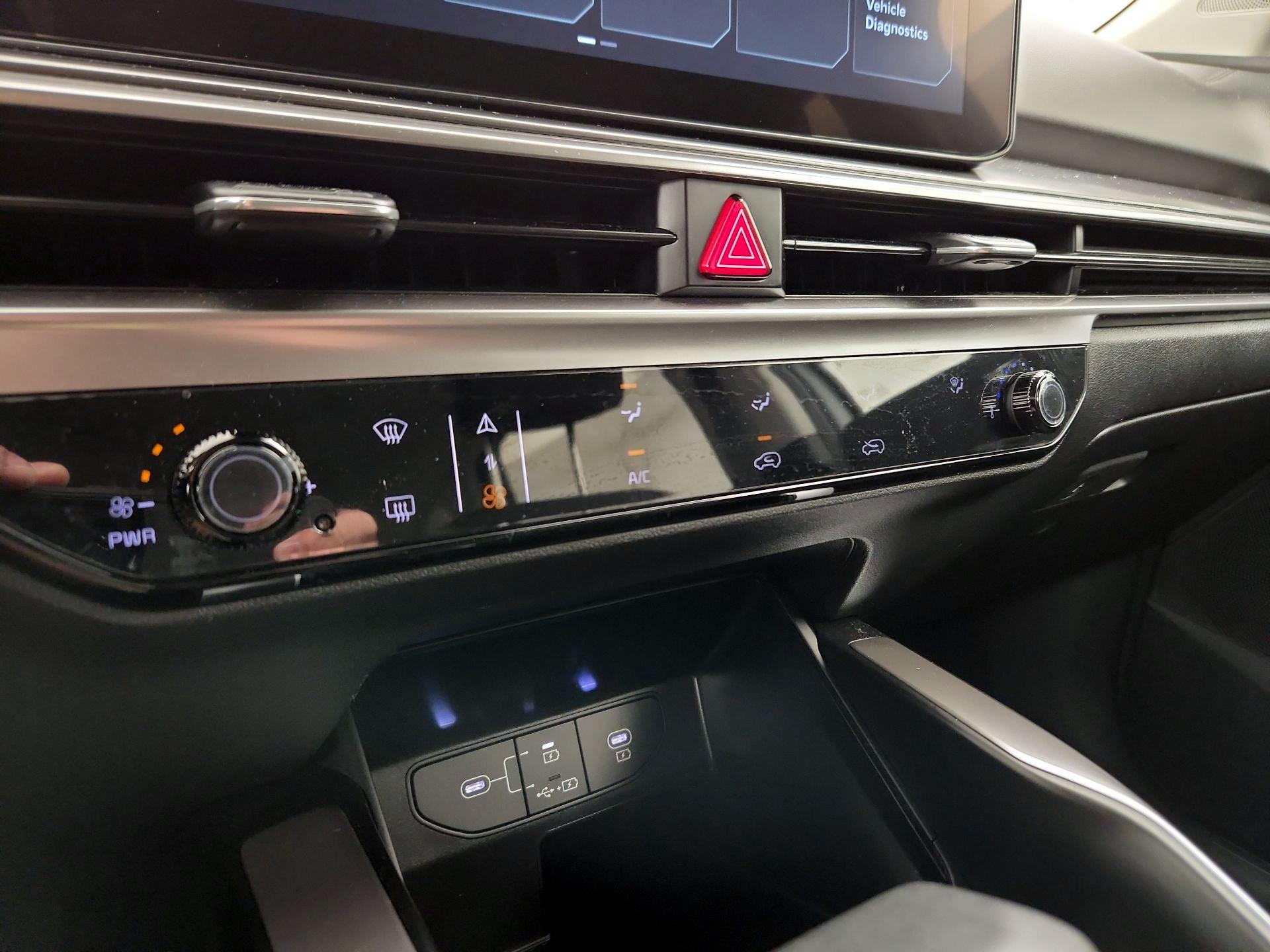 Thumbnail: 2025 Kia Sorento - 16