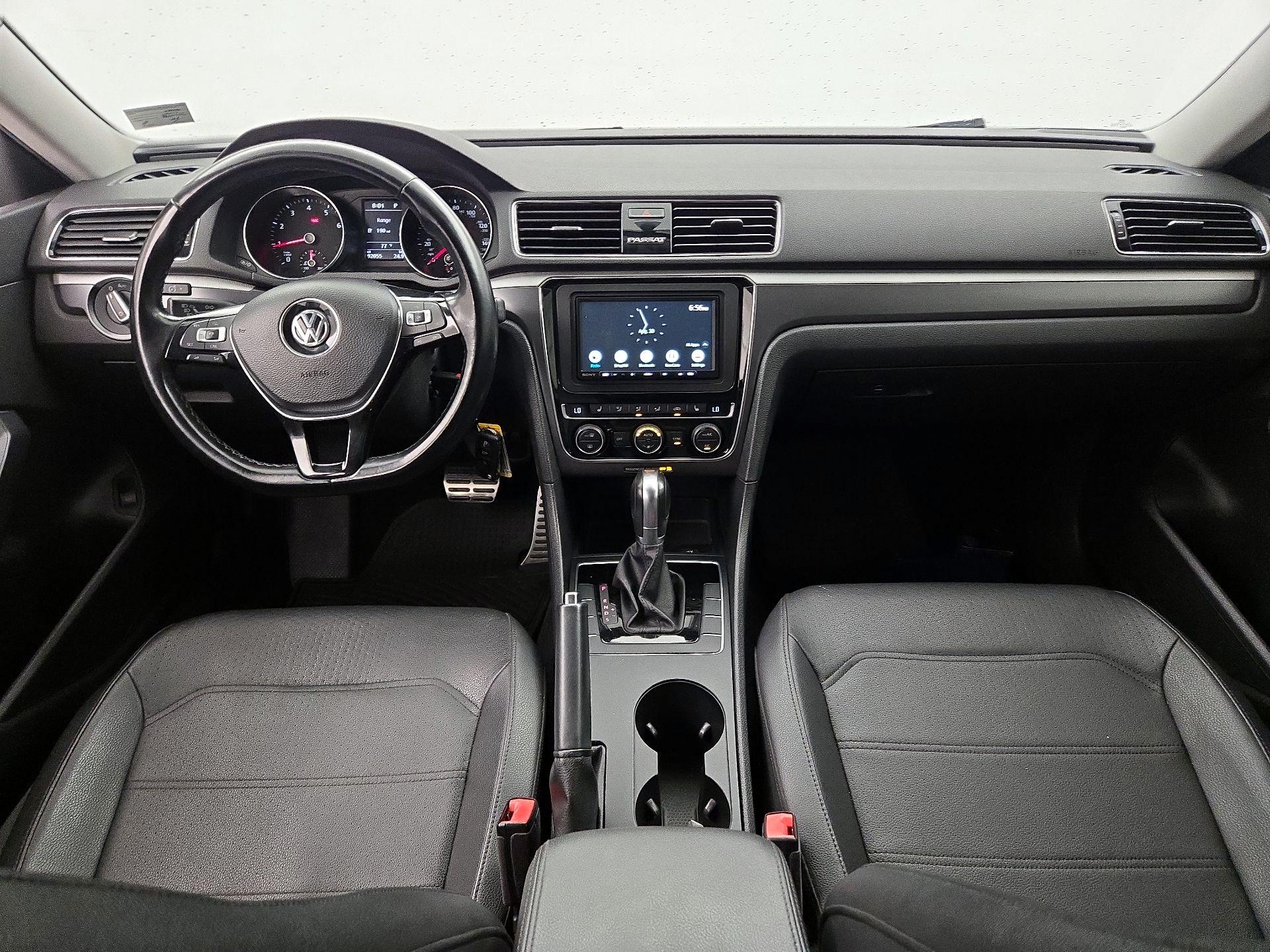 Thumbnail: 2018 Volkswagen Passat - 9