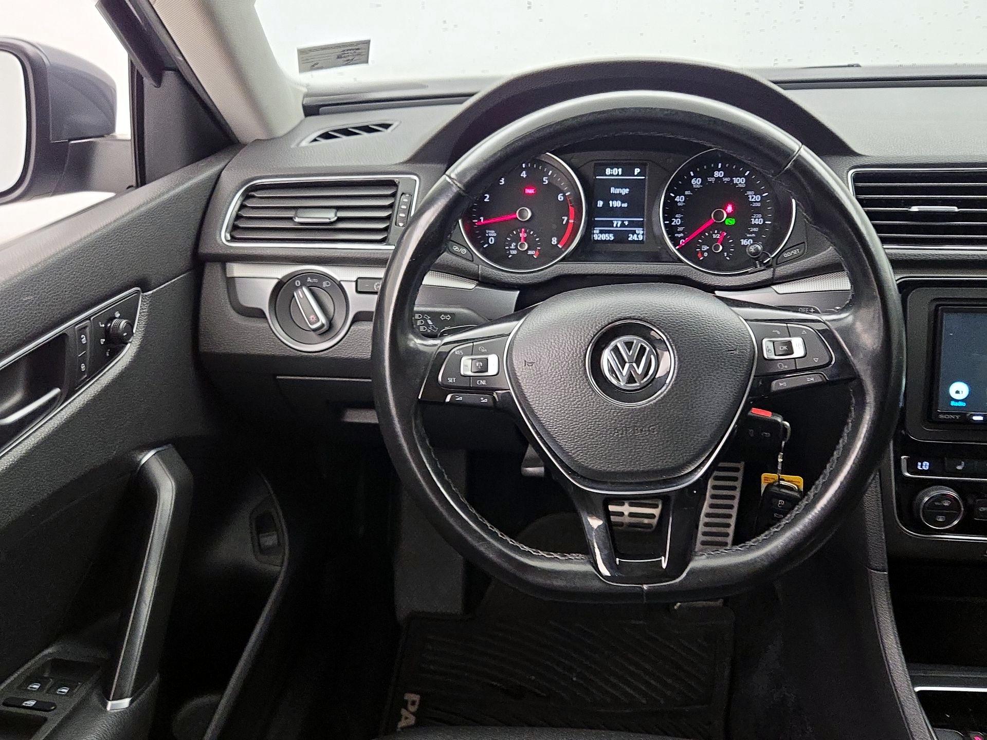 Thumbnail: 2018 Volkswagen Passat - 10