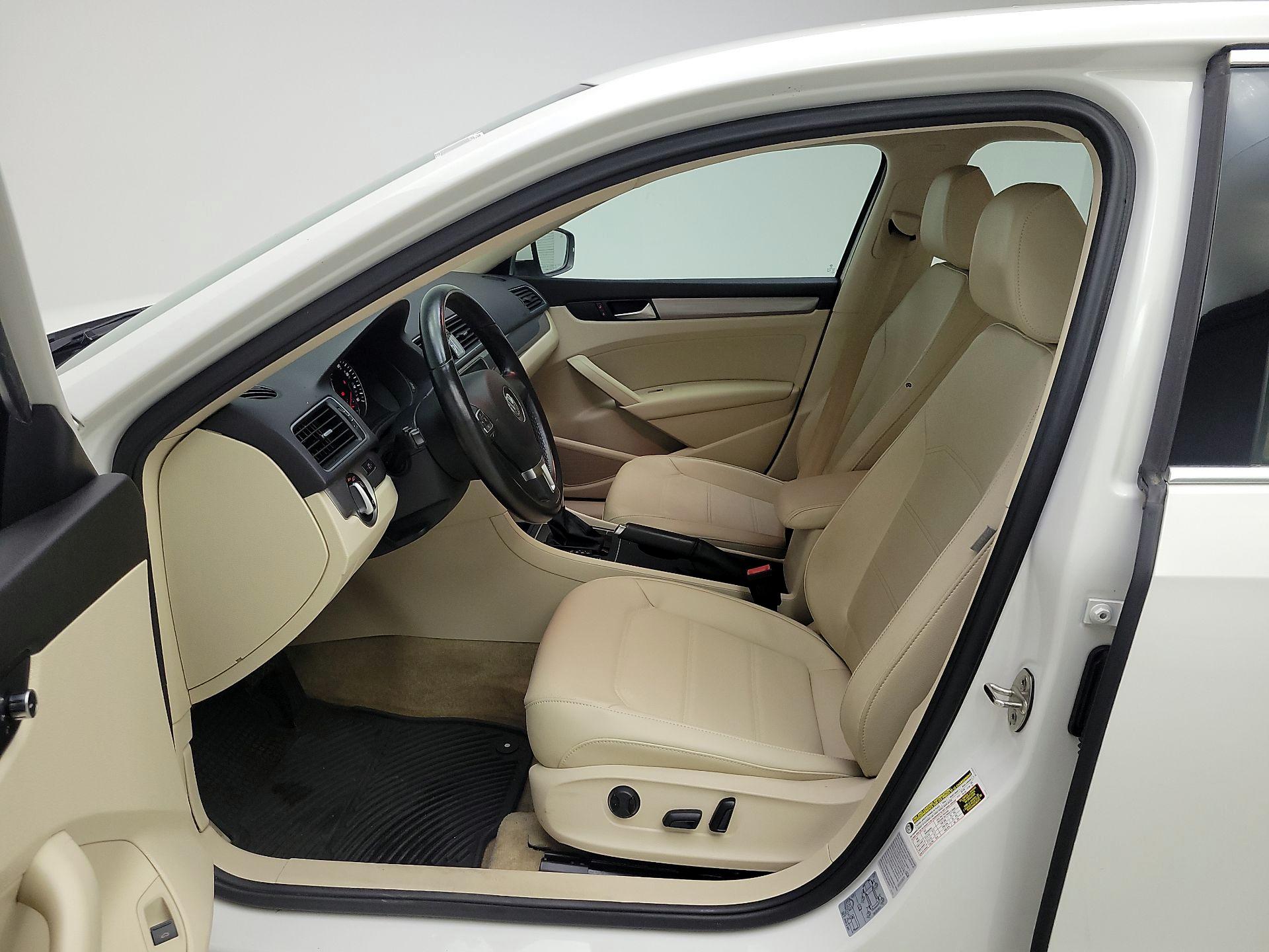 Thumbnail: 2015 Volkswagen Passat - 11