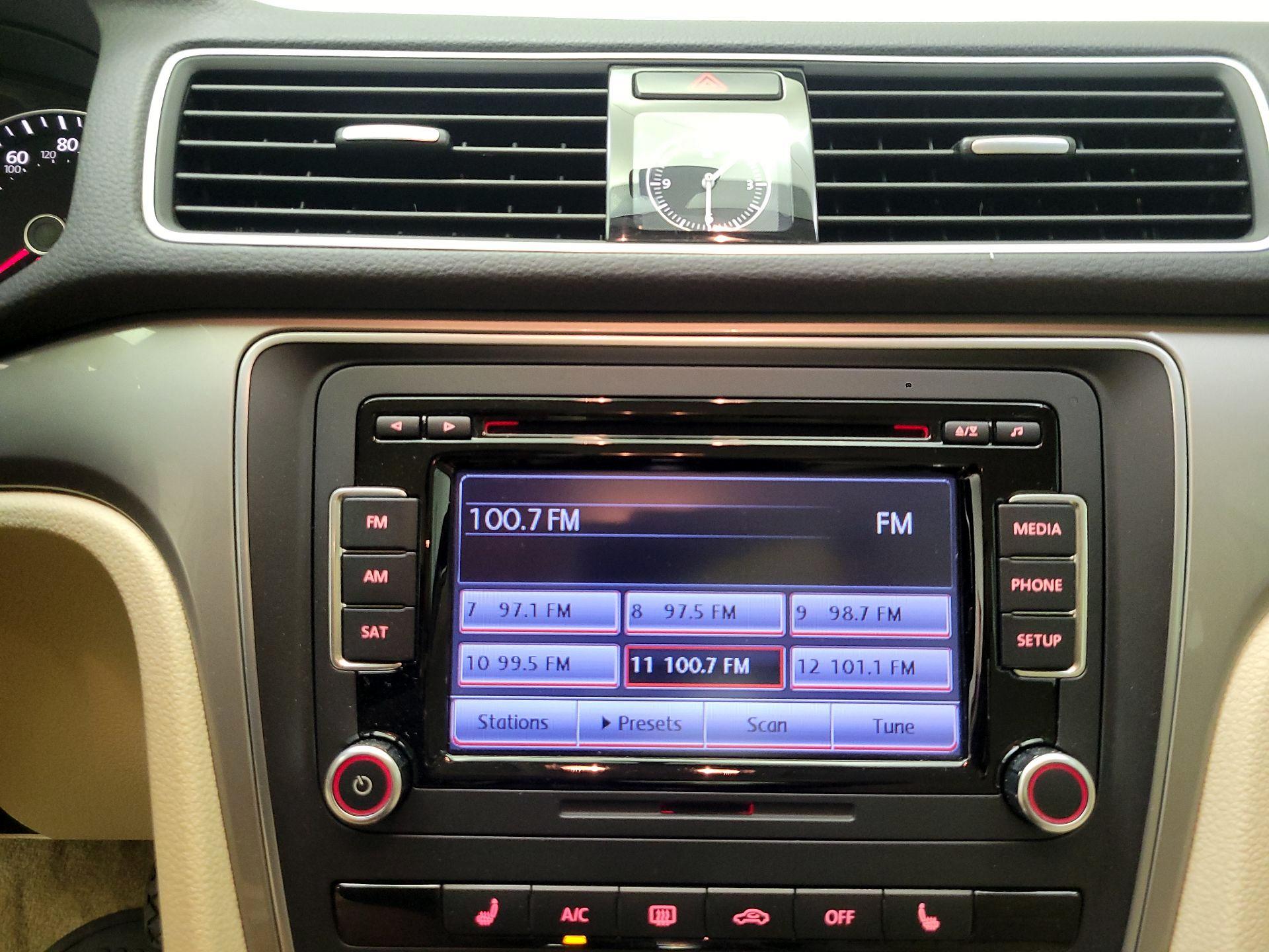 Thumbnail: 2015 Volkswagen Passat - 15