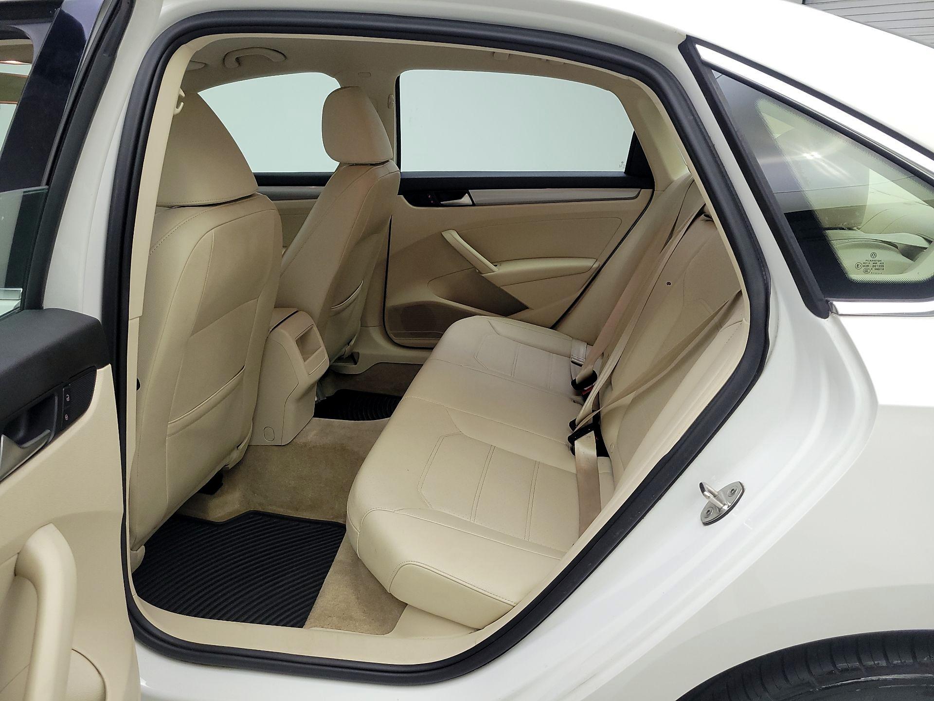 Thumbnail: 2015 Volkswagen Passat - 18