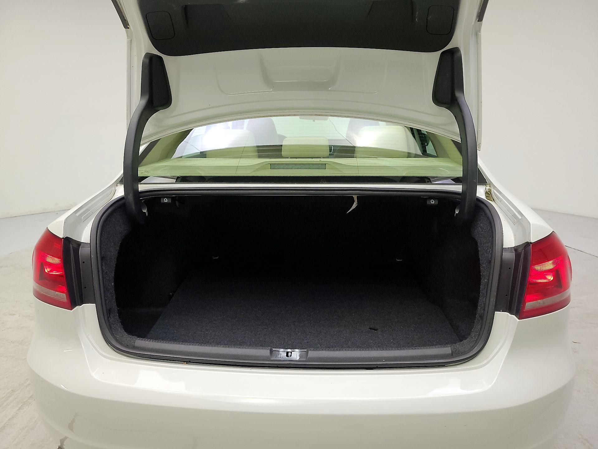Thumbnail: 2015 Volkswagen Passat - 19