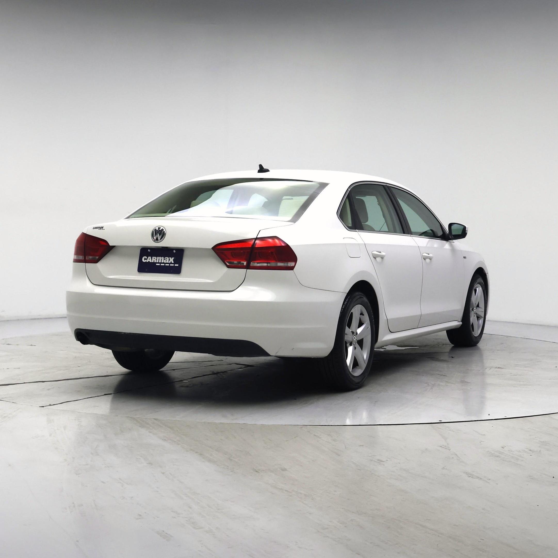 Thumbnail: 2015 Volkswagen Passat - 8