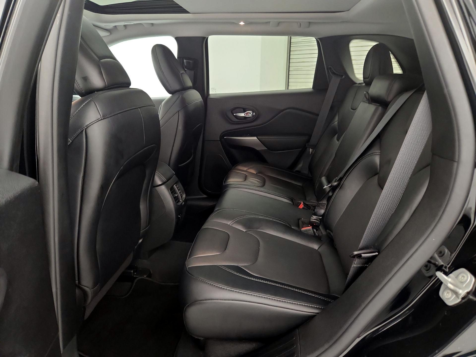 Thumbnail: 2022 Jeep Cherokee - 20