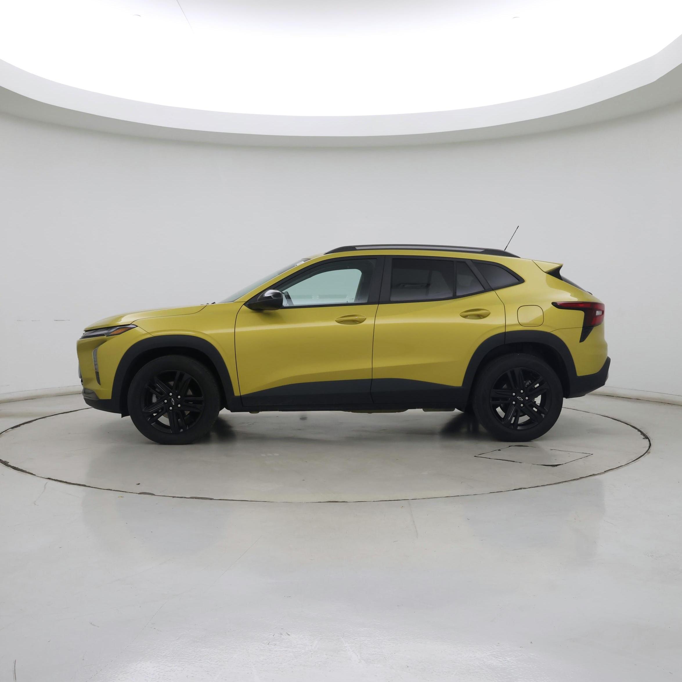 Thumbnail: 2025 Chevrolet Trax - 3