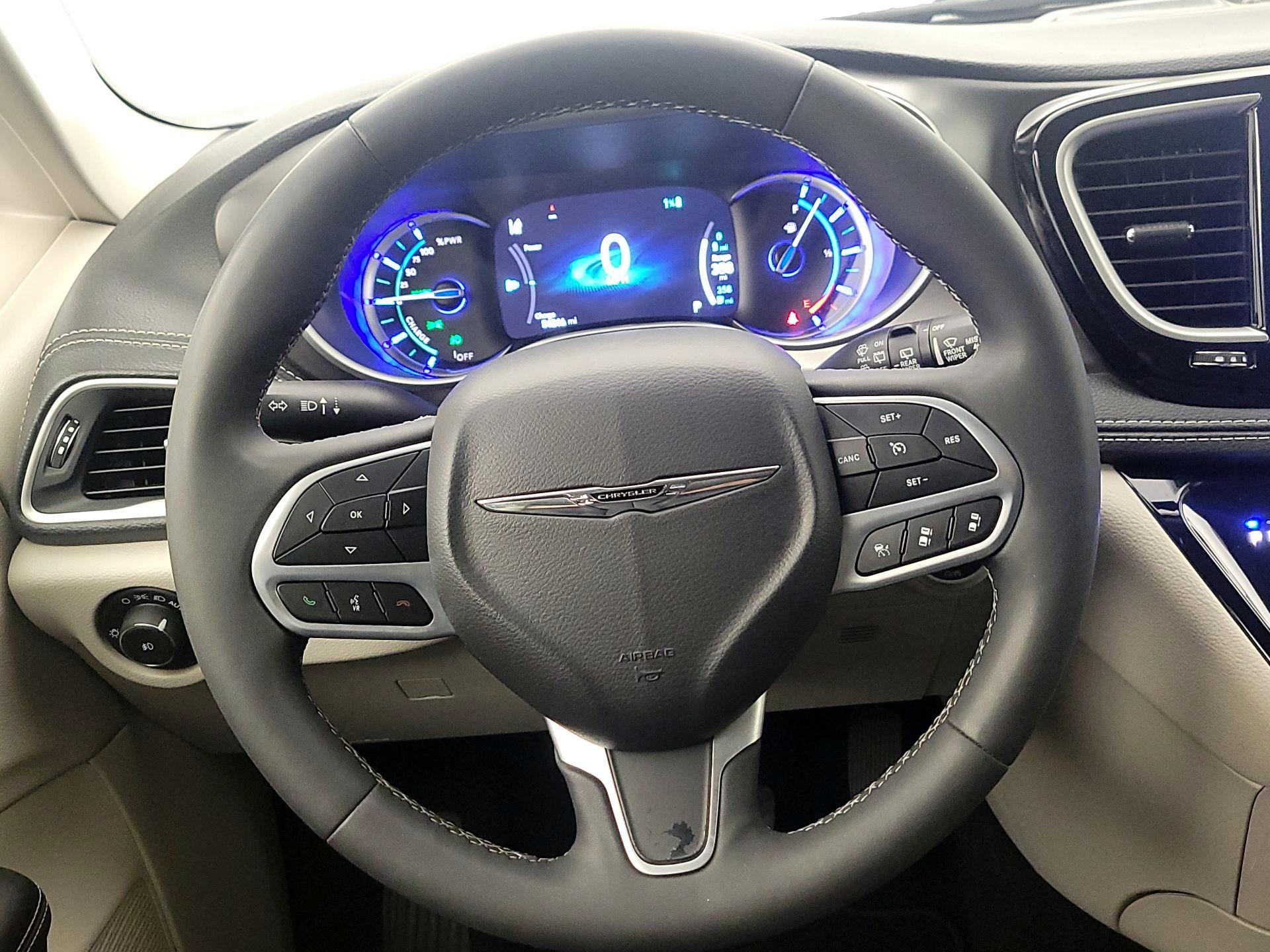 Thumbnail: 2024 Chrysler Pacifica - 10