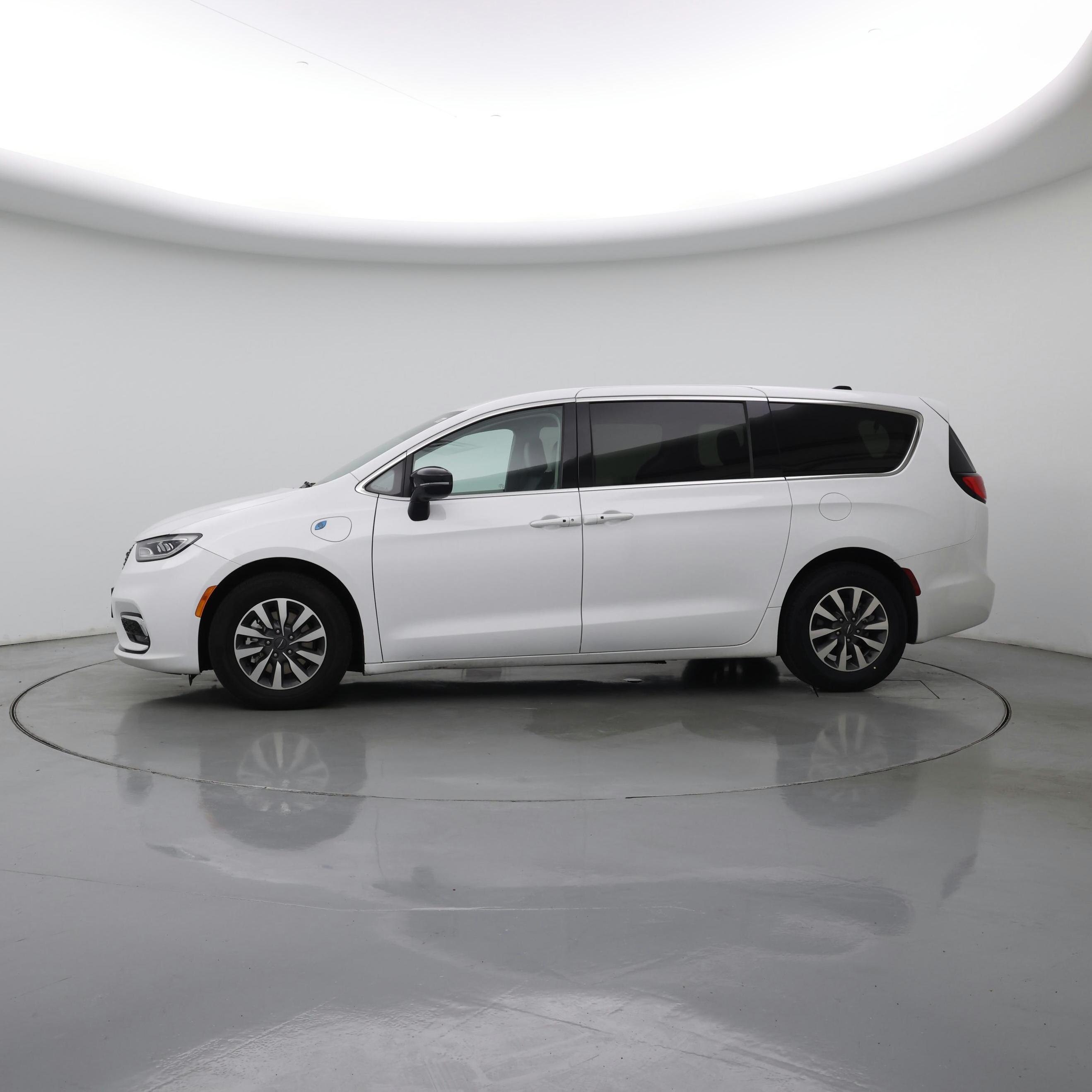 Thumbnail: 2024 Chrysler Pacifica - 3