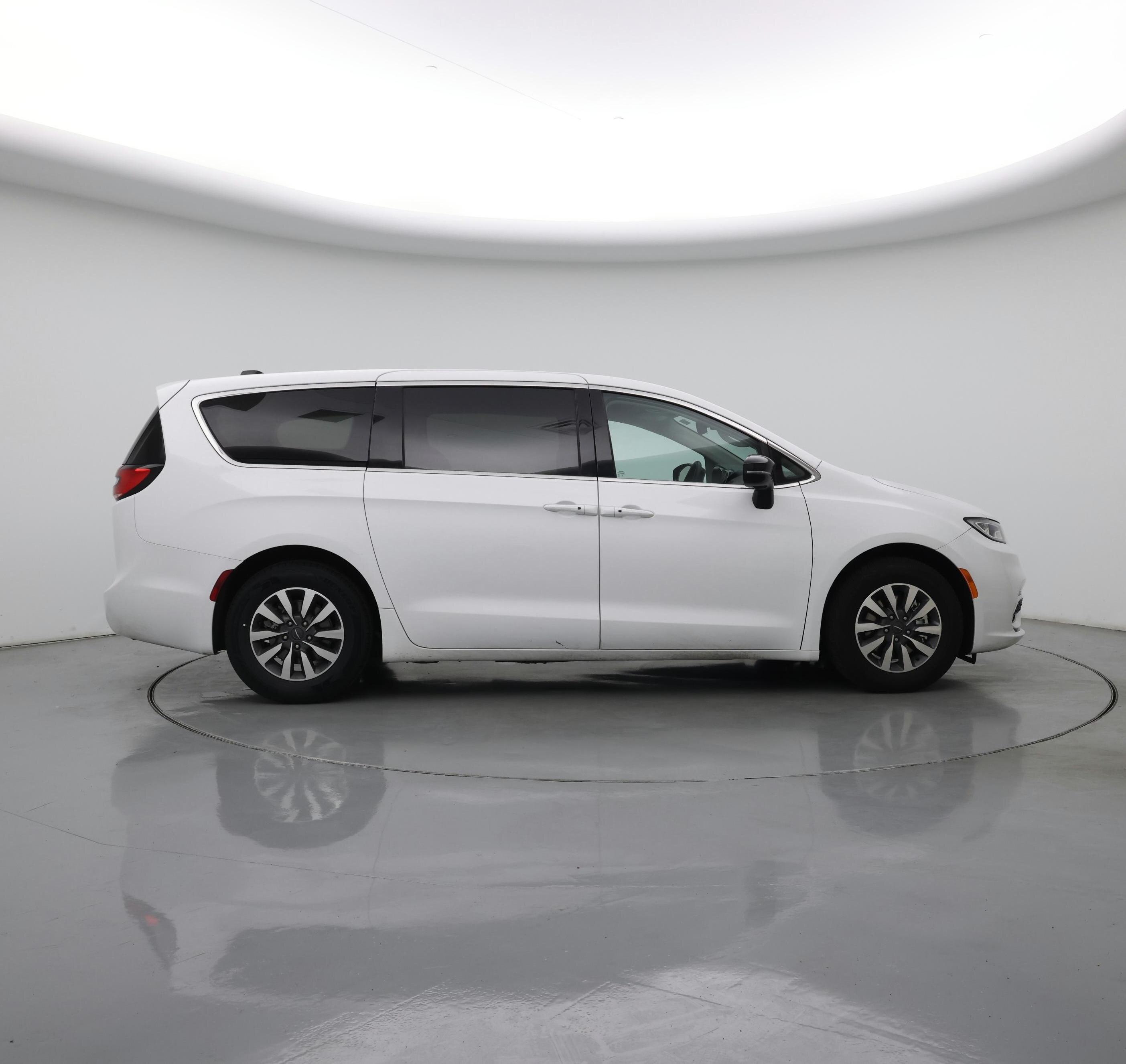 Thumbnail: 2024 Chrysler Pacifica - 7