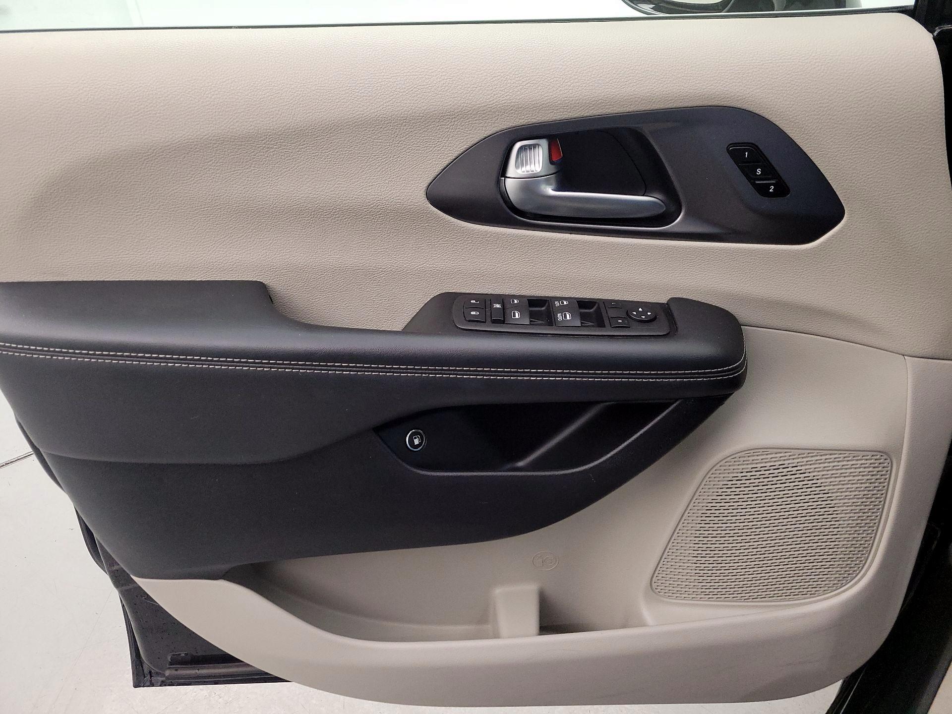 Thumbnail: 2024 Chrysler Pacifica - 12