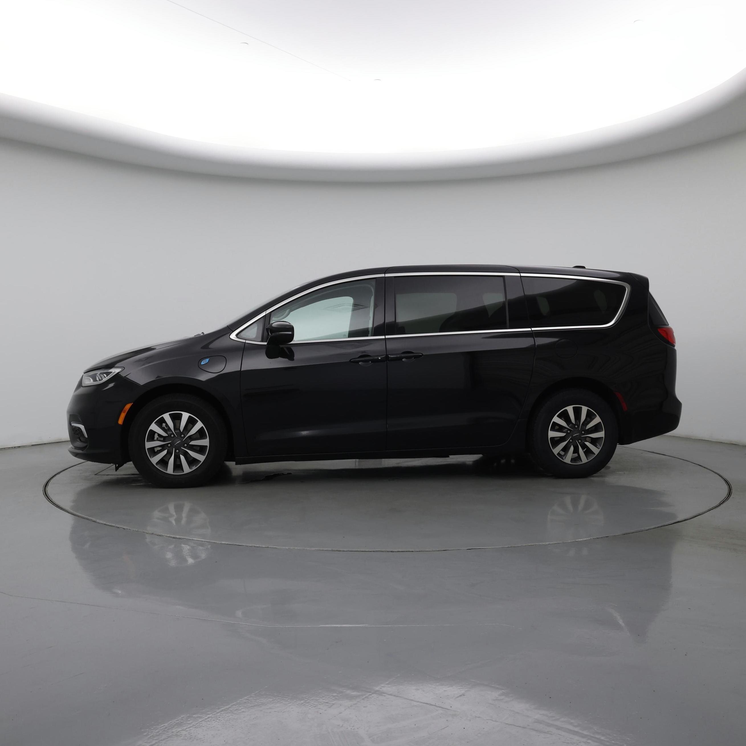 Thumbnail: 2024 Chrysler Pacifica - 3