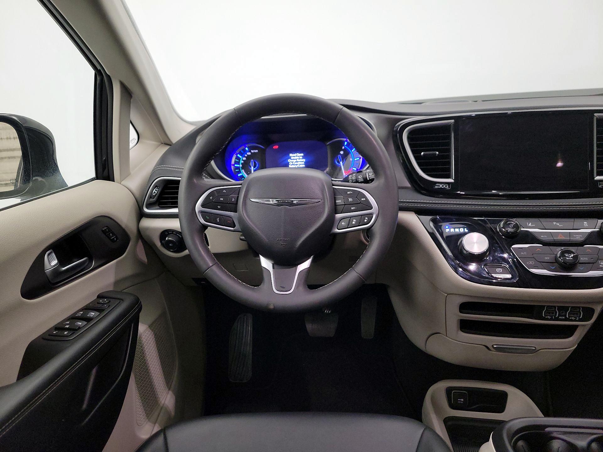Thumbnail: 2024 Chrysler Pacifica - 10