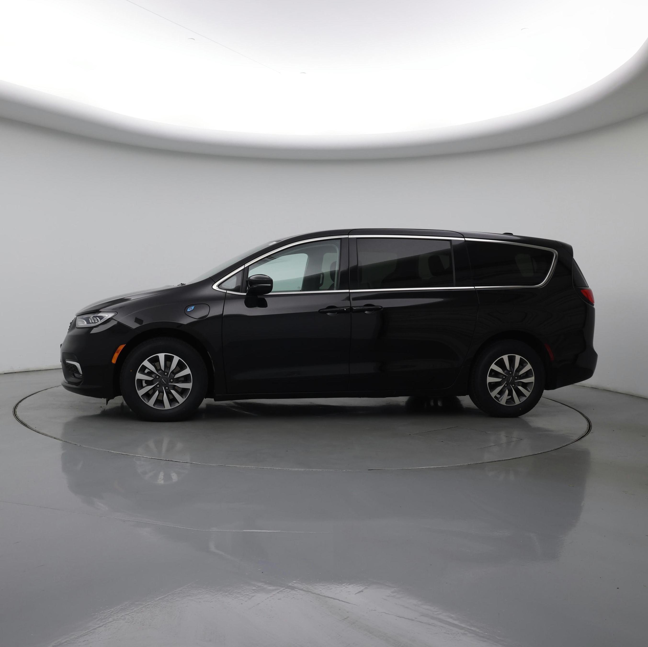 Thumbnail: 2024 Chrysler Pacifica - 3