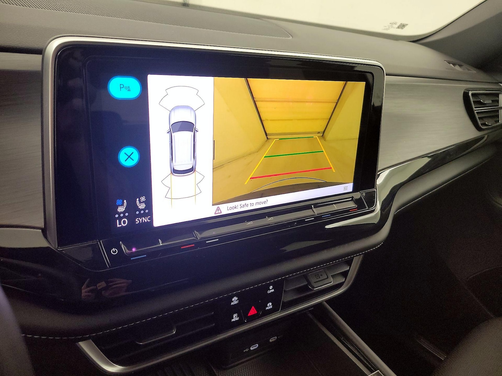 2025 Volkswagen Atlas Cross Sport SE w/Tech - Photo 15