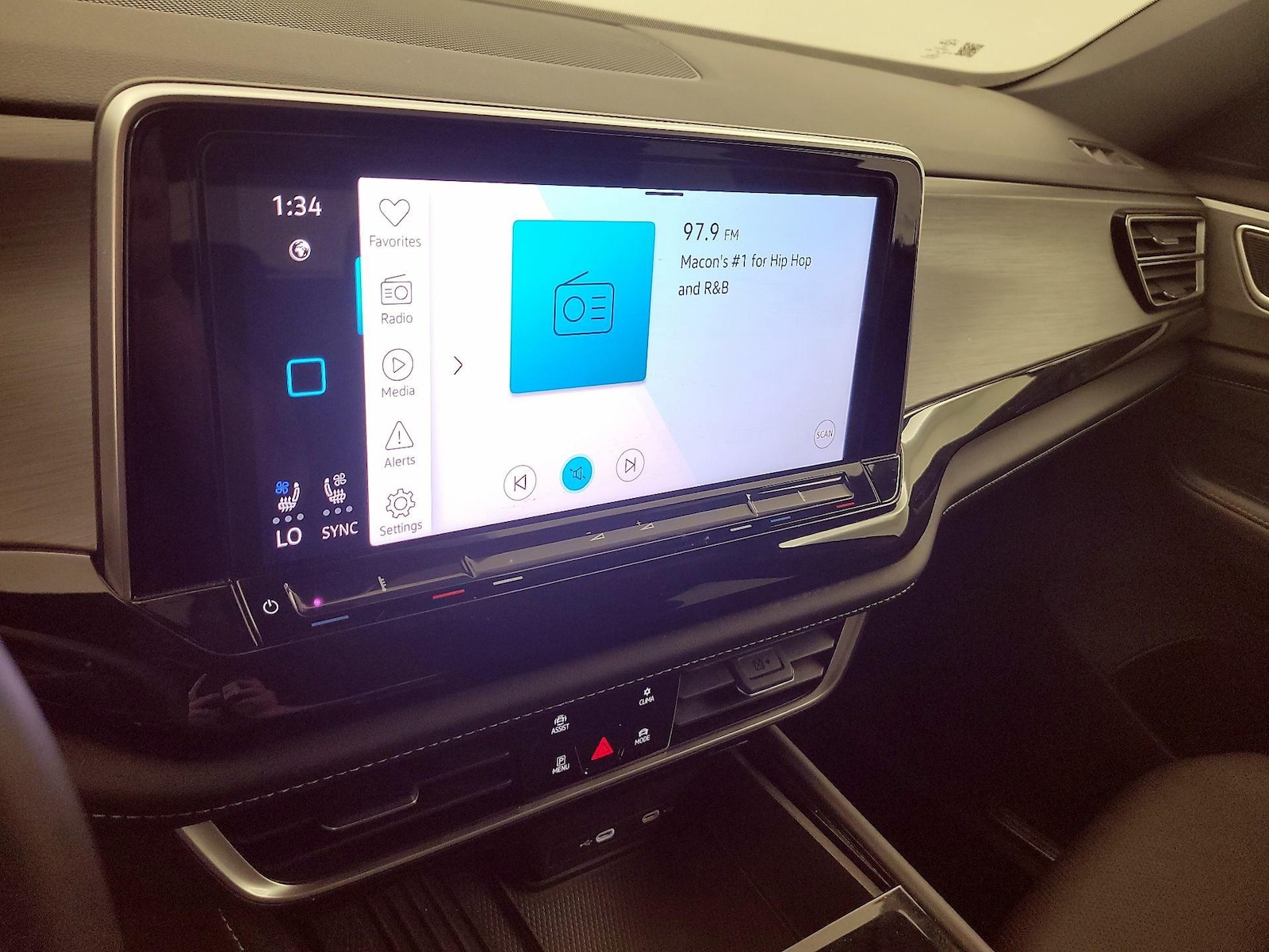 2025 Volkswagen Atlas Cross Sport SE w/Tech - Photo 16