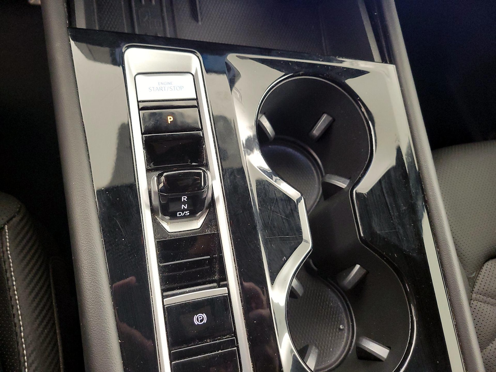 2025 Volkswagen Atlas Cross Sport SE w/Tech - Photo 18