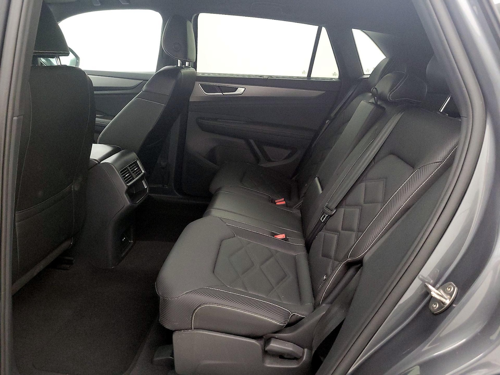 2025 Volkswagen Atlas Cross Sport SE w/Tech - Photo 20