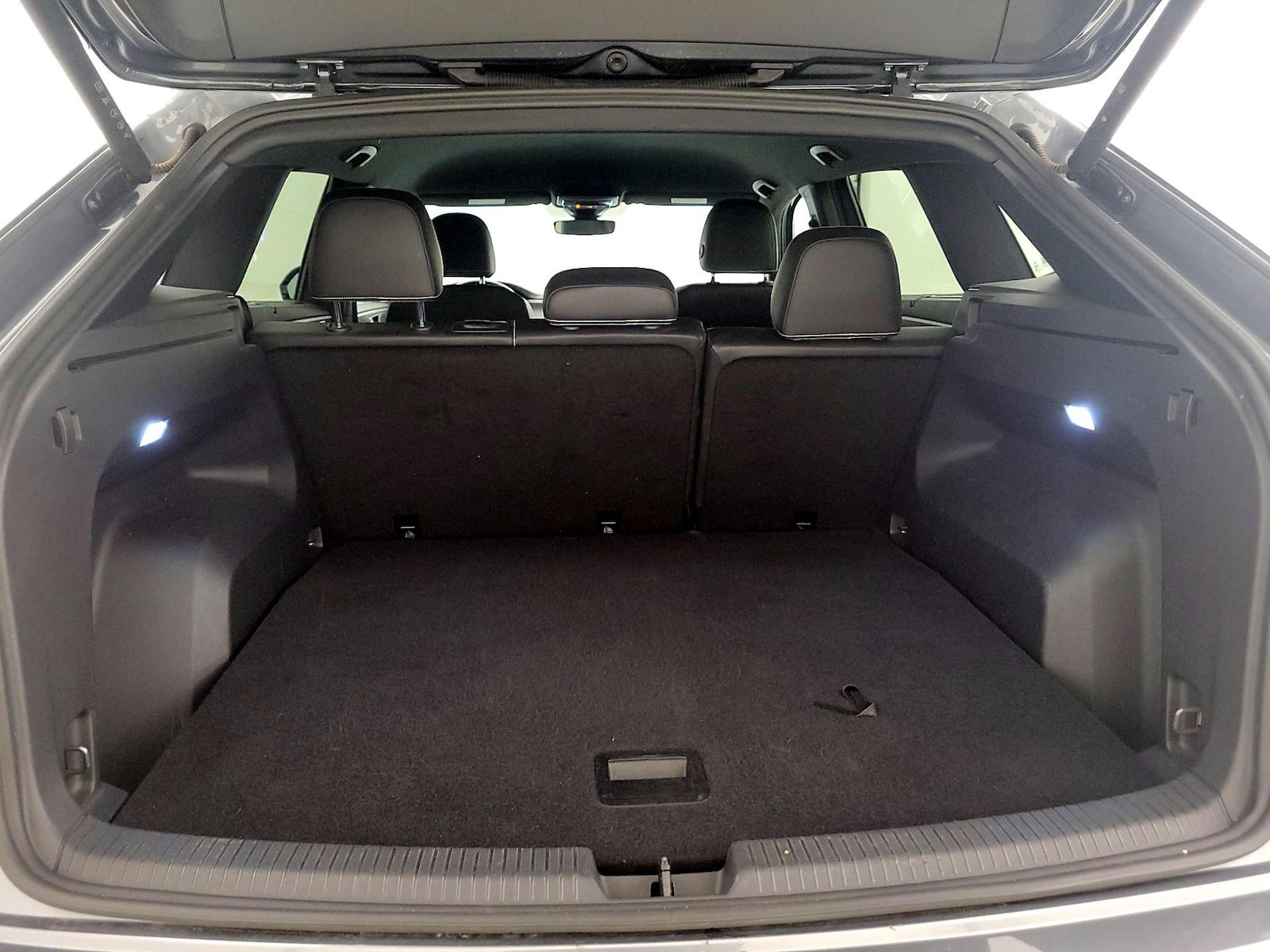 2025 Volkswagen Atlas Cross Sport SE w/Tech - Photo 21