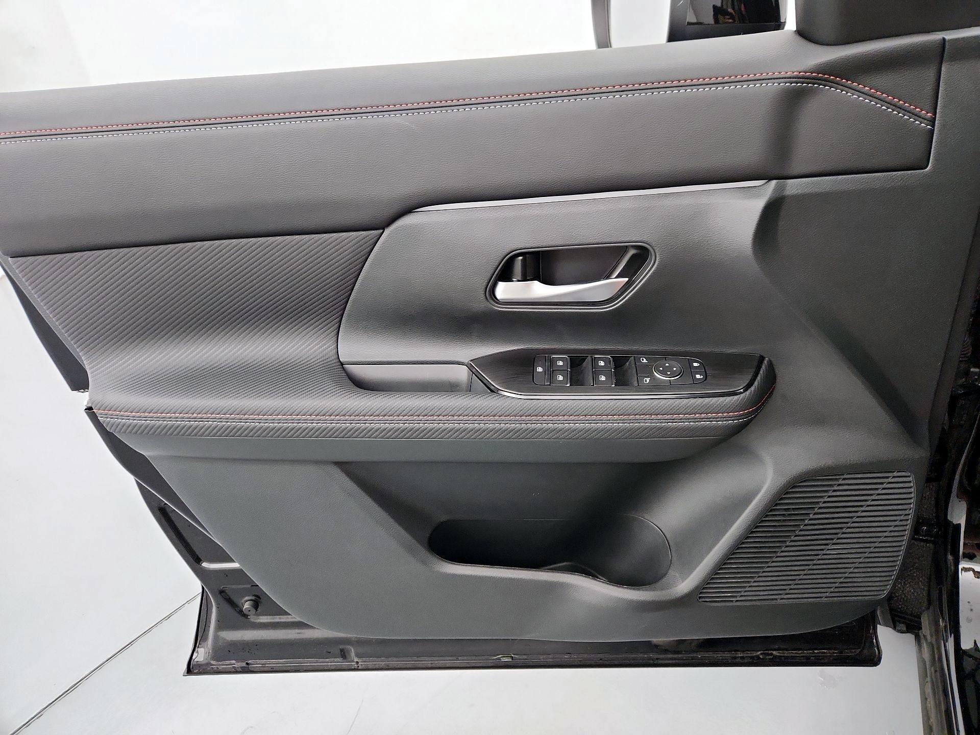 Thumbnail: 2025 Nissan Kicks - 12