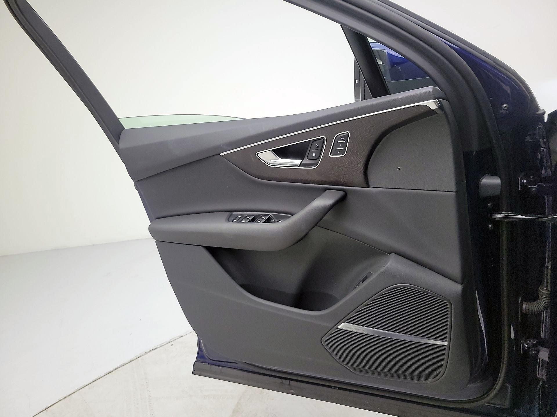 Thumbnail: 2021 Audi Q7 - 12